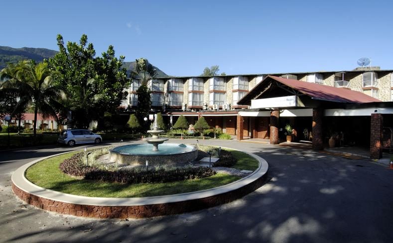 Почивка Сейшели в Berjaya Beau Vallon двор