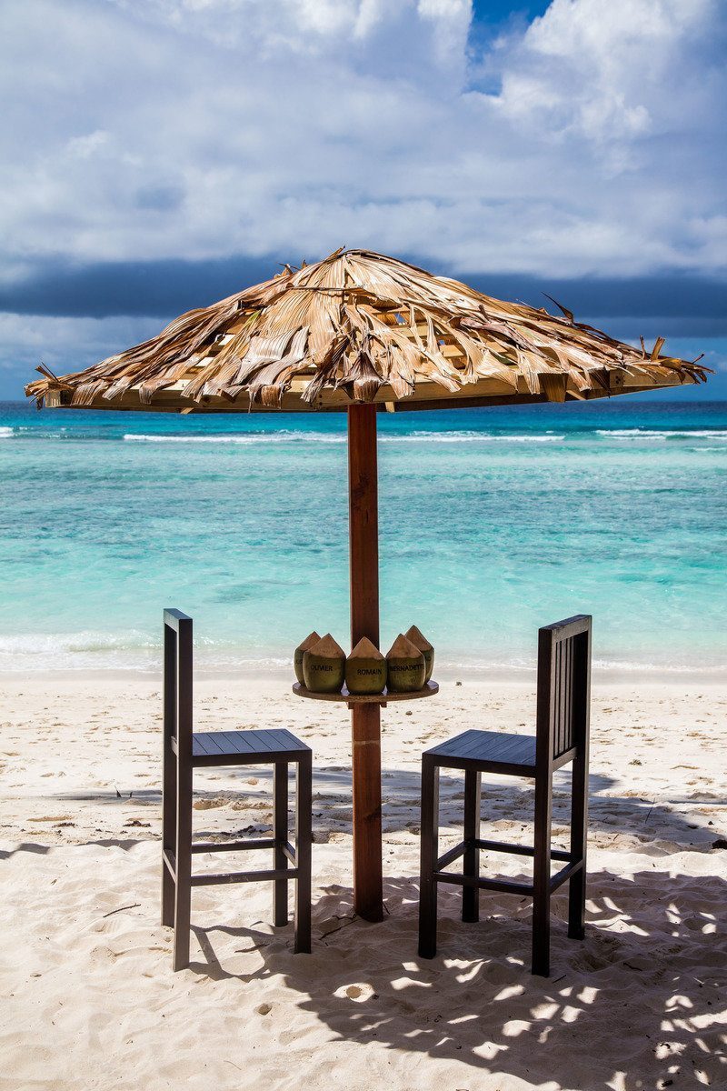 Почивка Сейшелите в Hilton Seychelles Labriz Resort & Spa плажен бар
