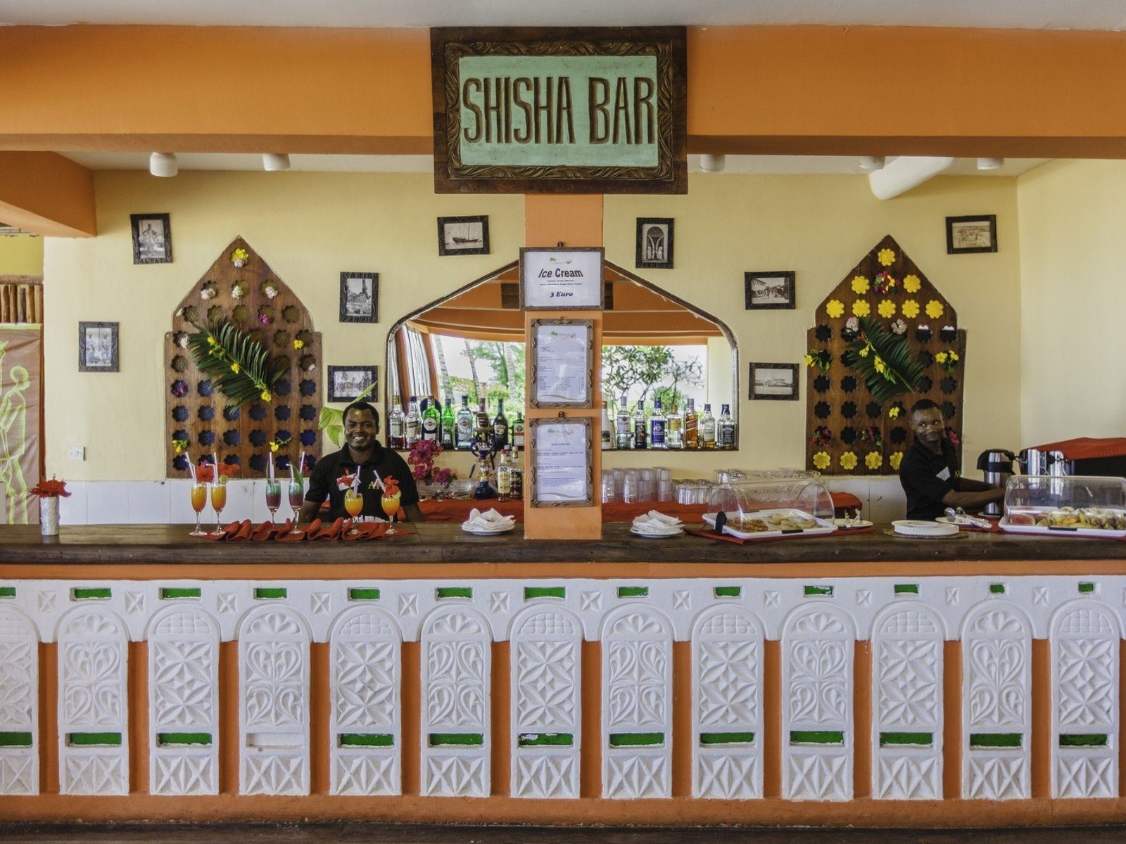 Почивка Занзибар в Waridi Beach Resort Shisha Bar