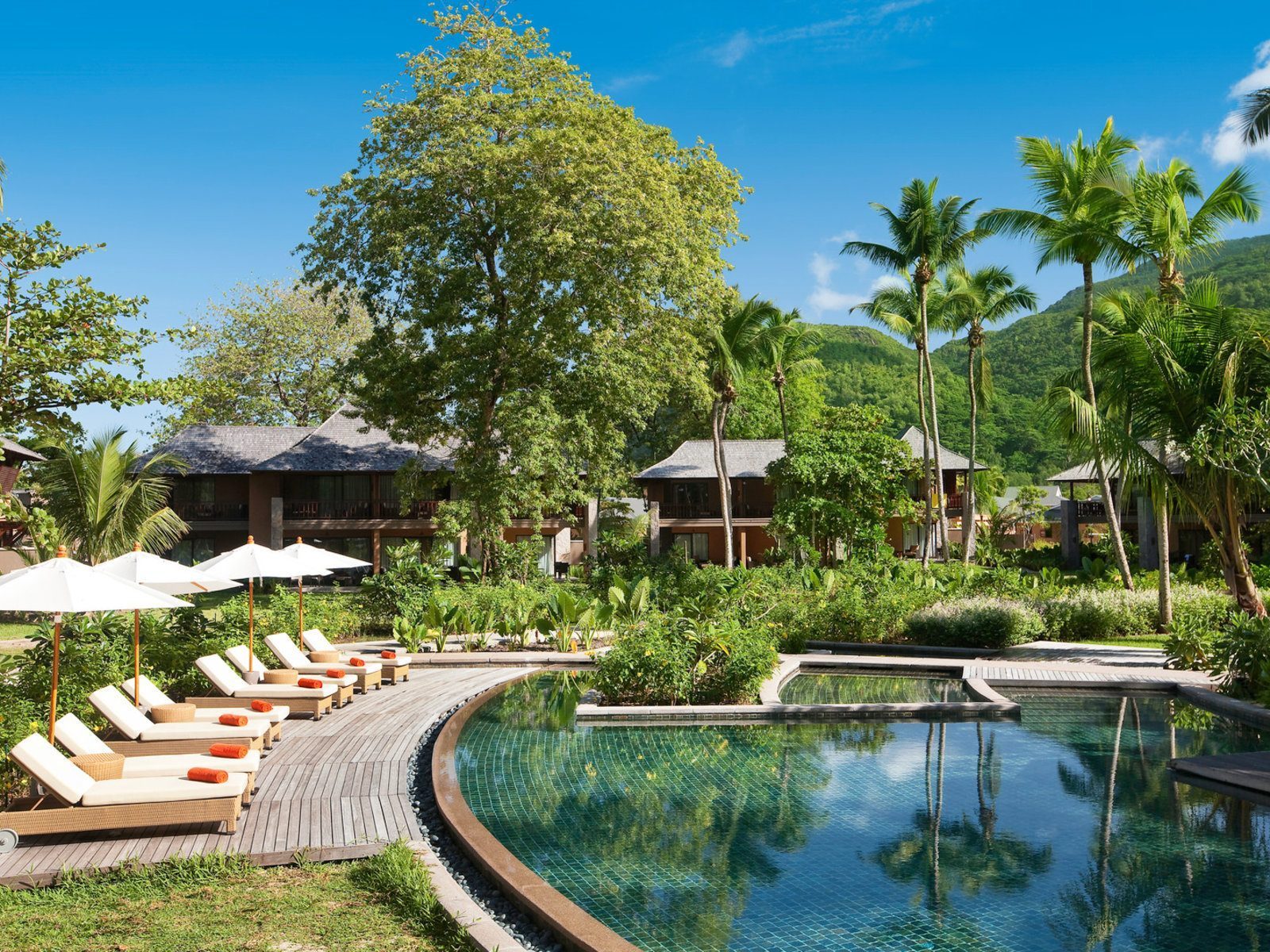 Почивка на Сейшелите в Constance Ephelia Seychelles Junior suite