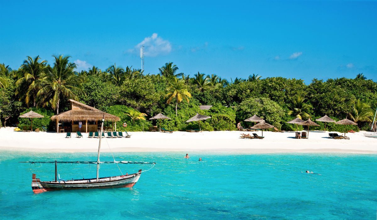 Почивка на Малдивите на плажа на Reethi Beach