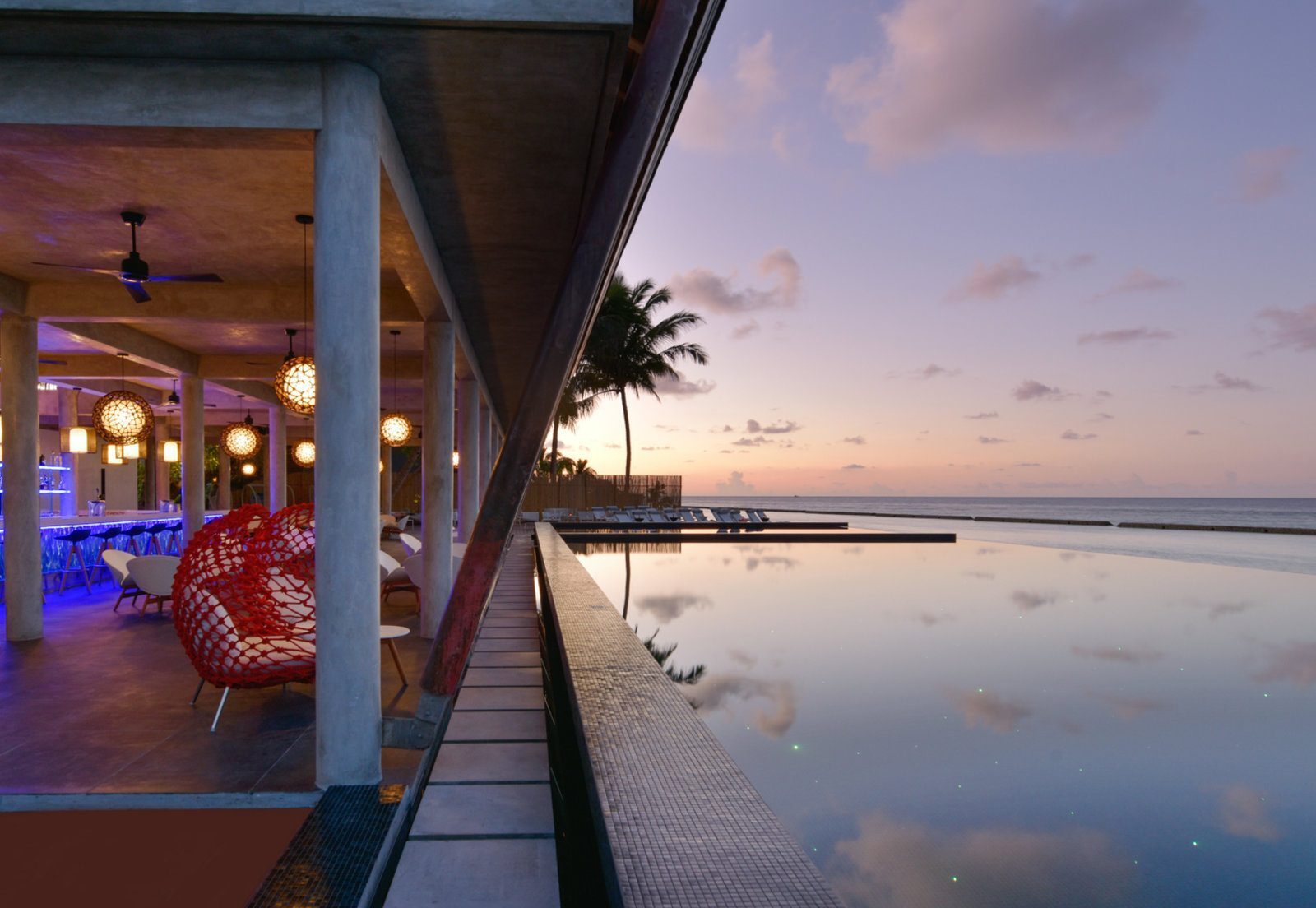 Почивка на лагуна бара в Kuramathi Island Resort Малдиви