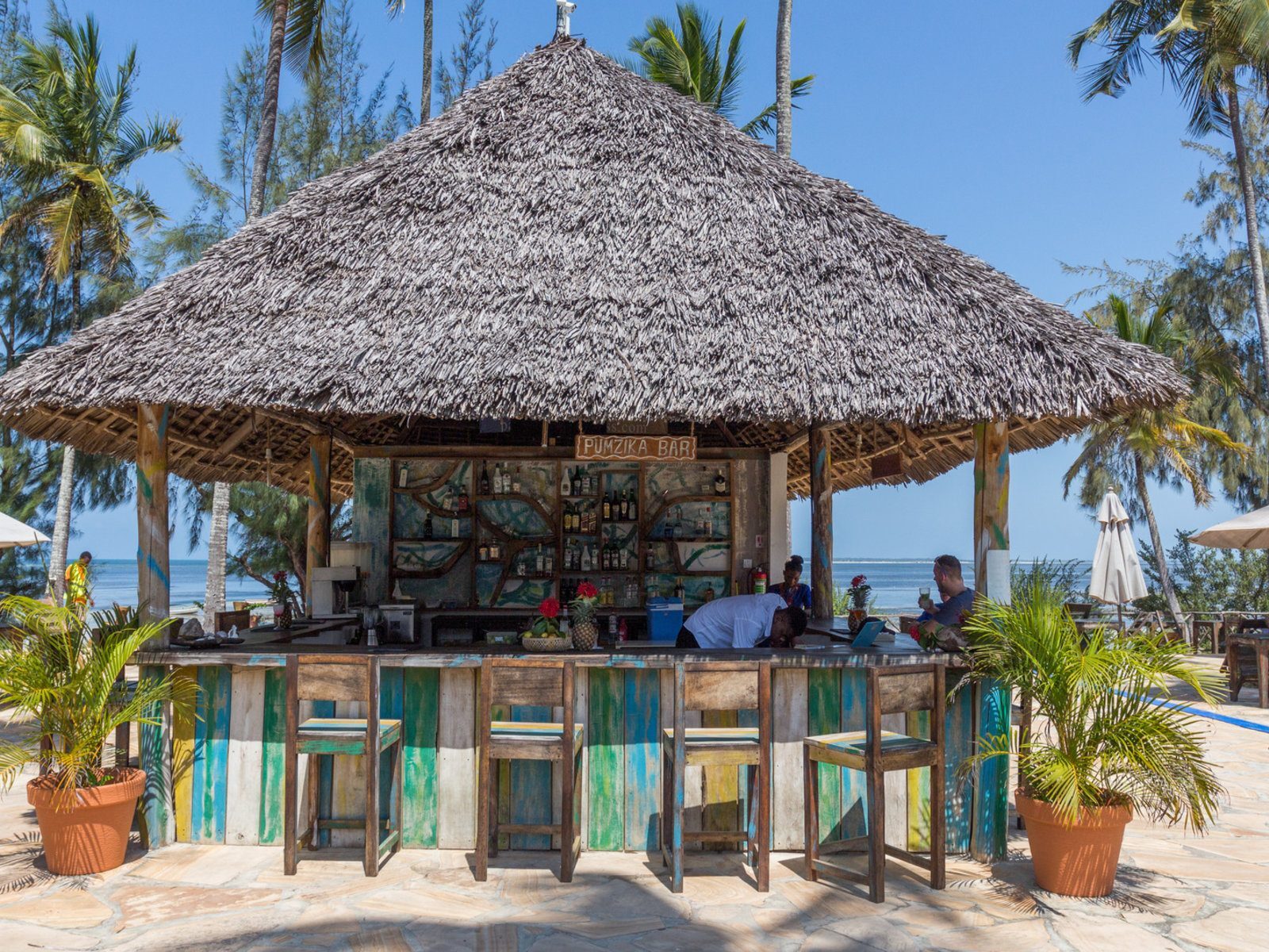Почивка Занзибар в Zanzibar Bay Resort pool bar