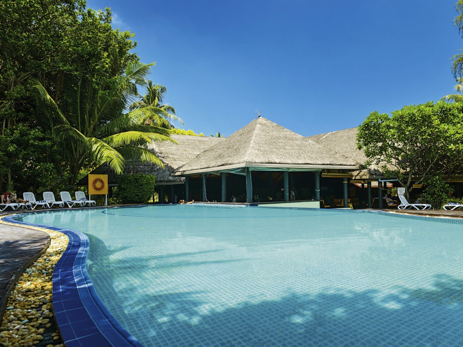 Почивка Малдиви в Adaaran Hudhuranfushi pool