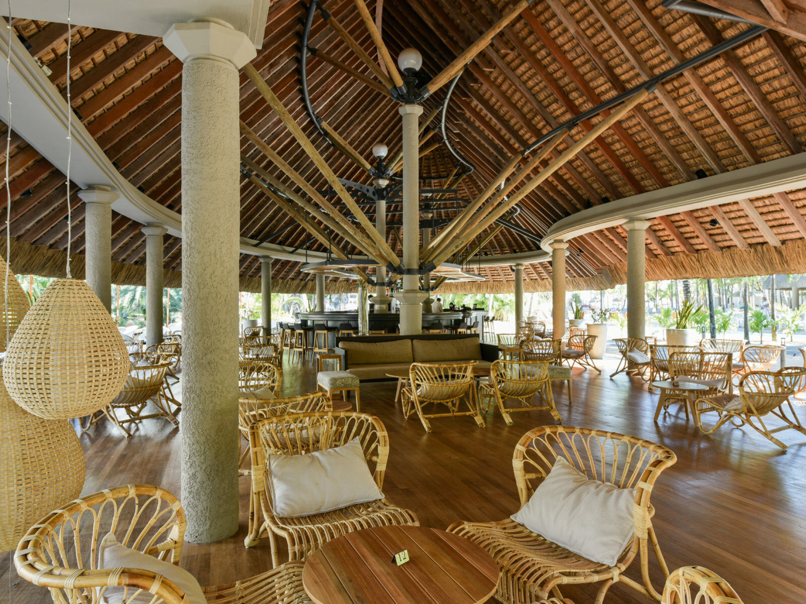 Почивка Мавриций в Canonnier Beachcomber Planteur bar