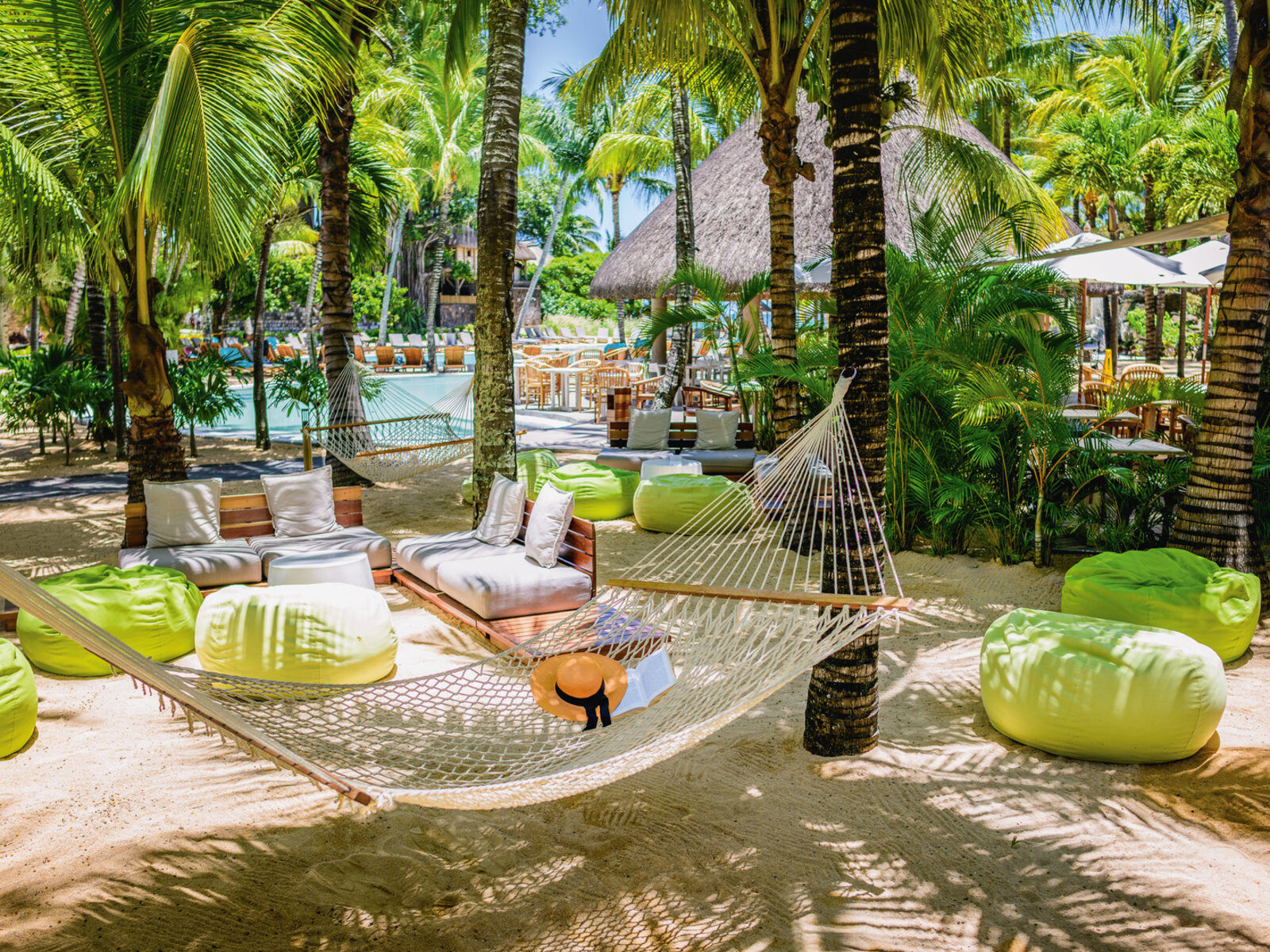 Почивка Мавриций в Canonnier Beachcomber outside