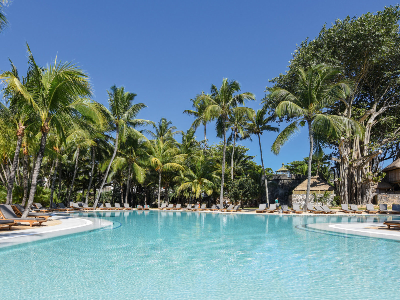 Почивка Мавриций в Canonnier Beachcomber pool