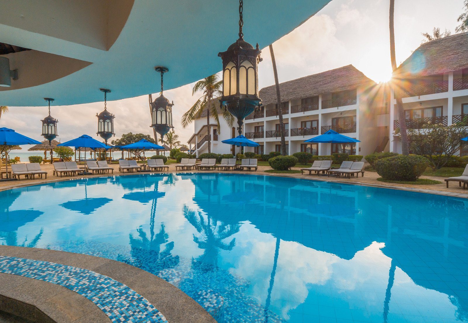 Почивка в Занзибар в Double Tree by Hilton Resort Zanzibar pool
