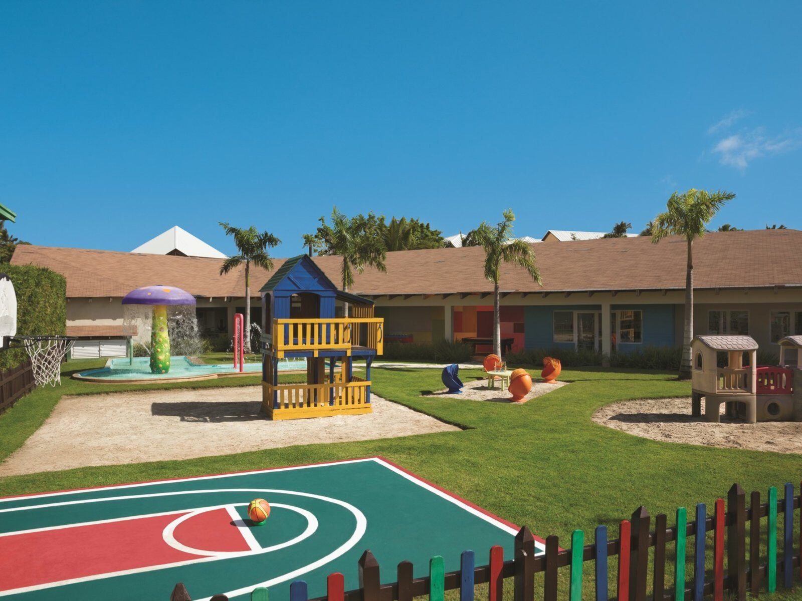 Почивка в Доминикана в Dreams Palm Beach Punta Cana playground