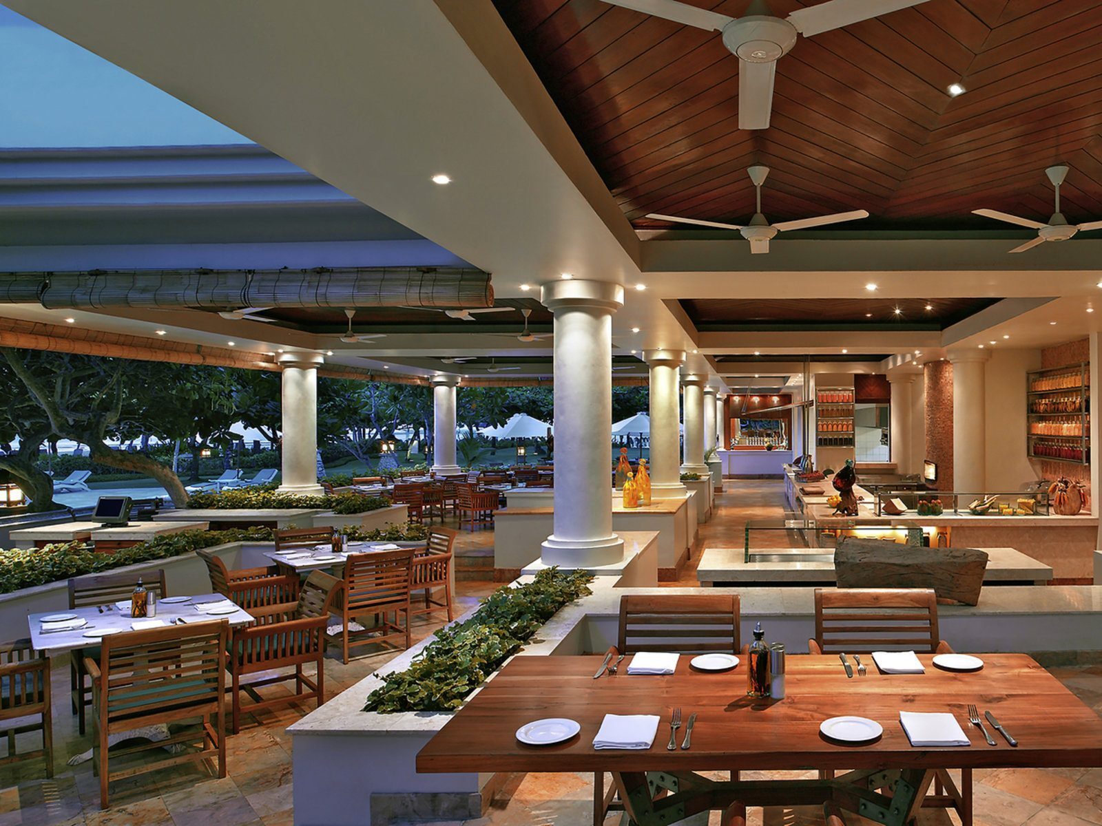 Почивка Бали в Grand Hyatt italian restaurant