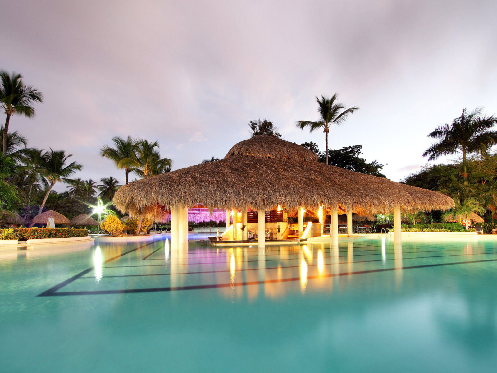 Почивка Доминикана в Grand Palladium Palace Resort Spa and Casino boca chica night