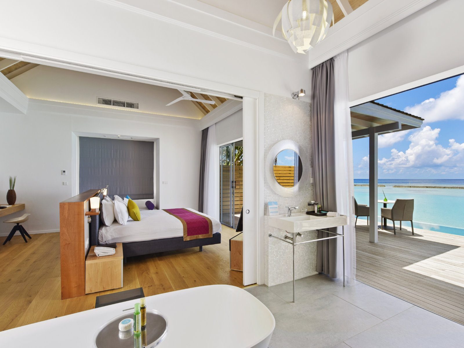 Почивка във вила с басейн на Kuramathi Resort Малдиви