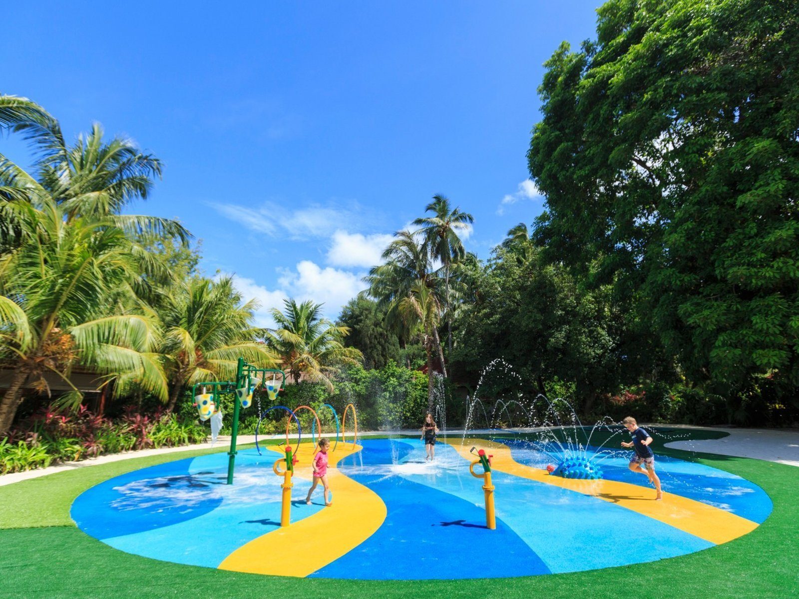 Почивка Малдиви Kurumba kids pool