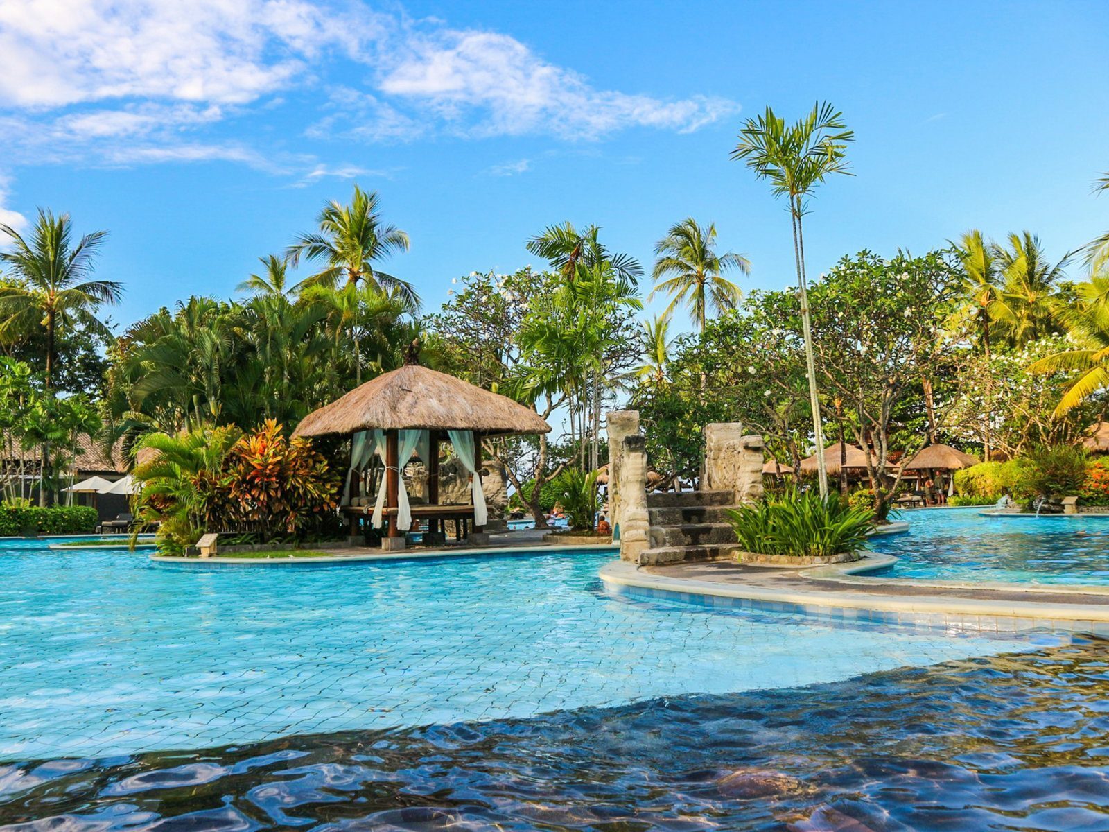 Почивка на Бали в Melia Bali басейн