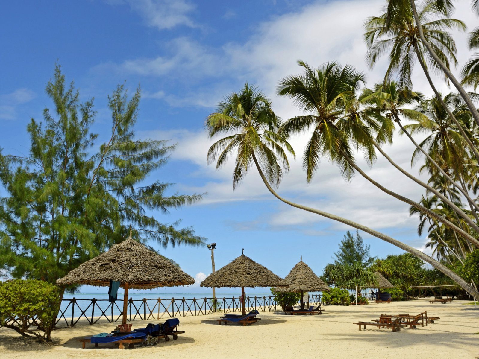 Почивка Занзибар в Ocean Paradise Resort and Spa плаж 3