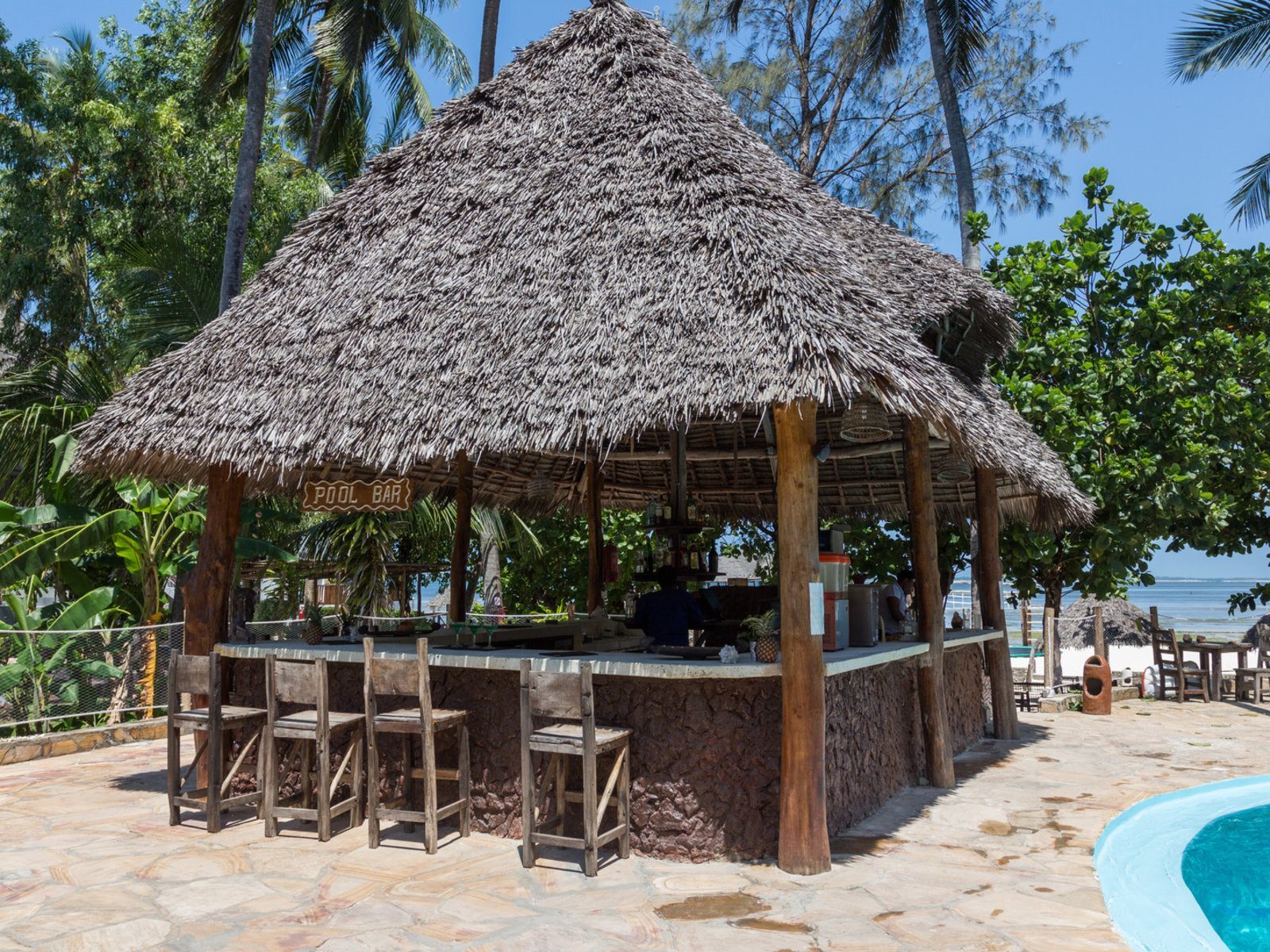 Почивка в Paradise Beach Resort pool bar
