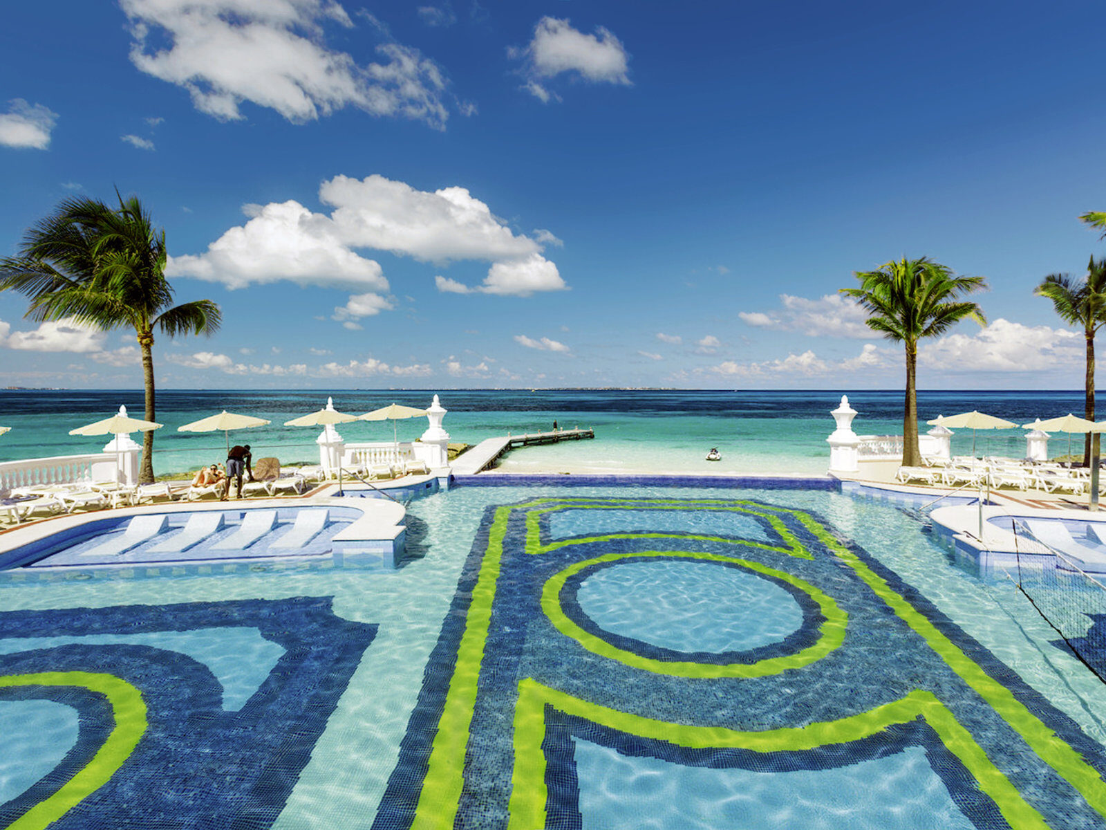 Почивка Мексико в RIU Palace Las Americas infinity pool