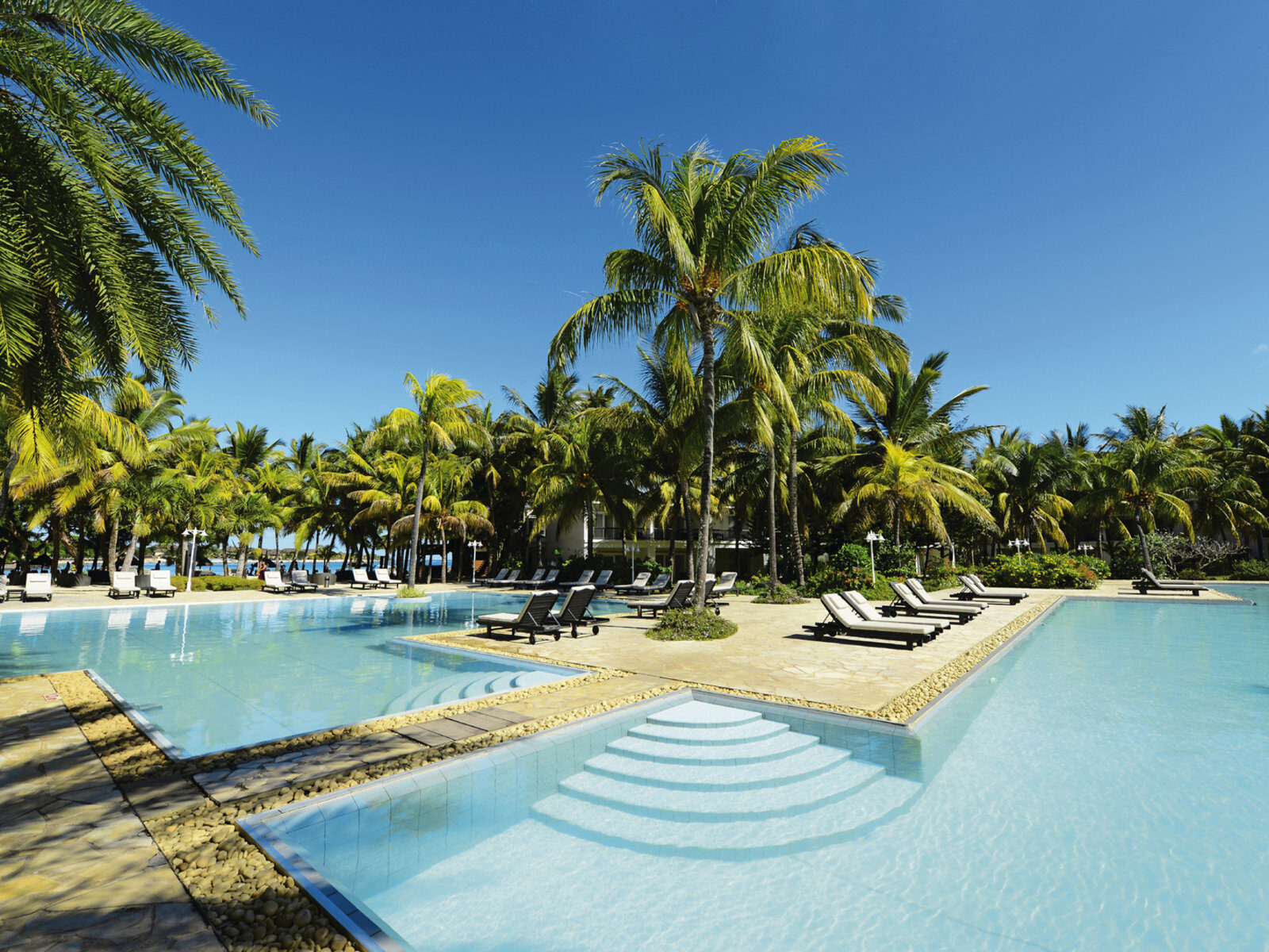 Почивка Мавриций Ravenala Attitude pool