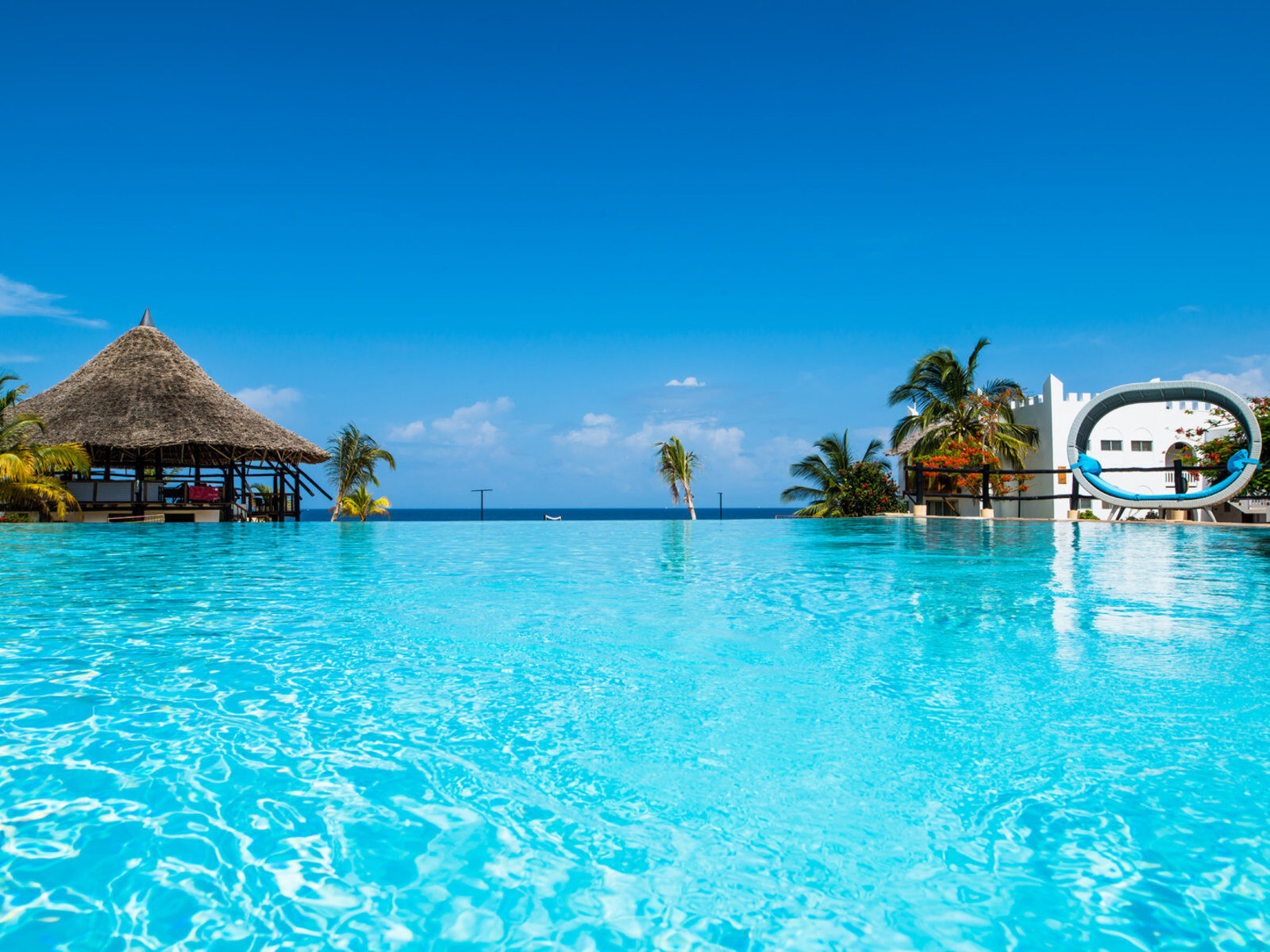 Почивка Занзибар в Royal Zanzibar Beach Resort infinity pool
