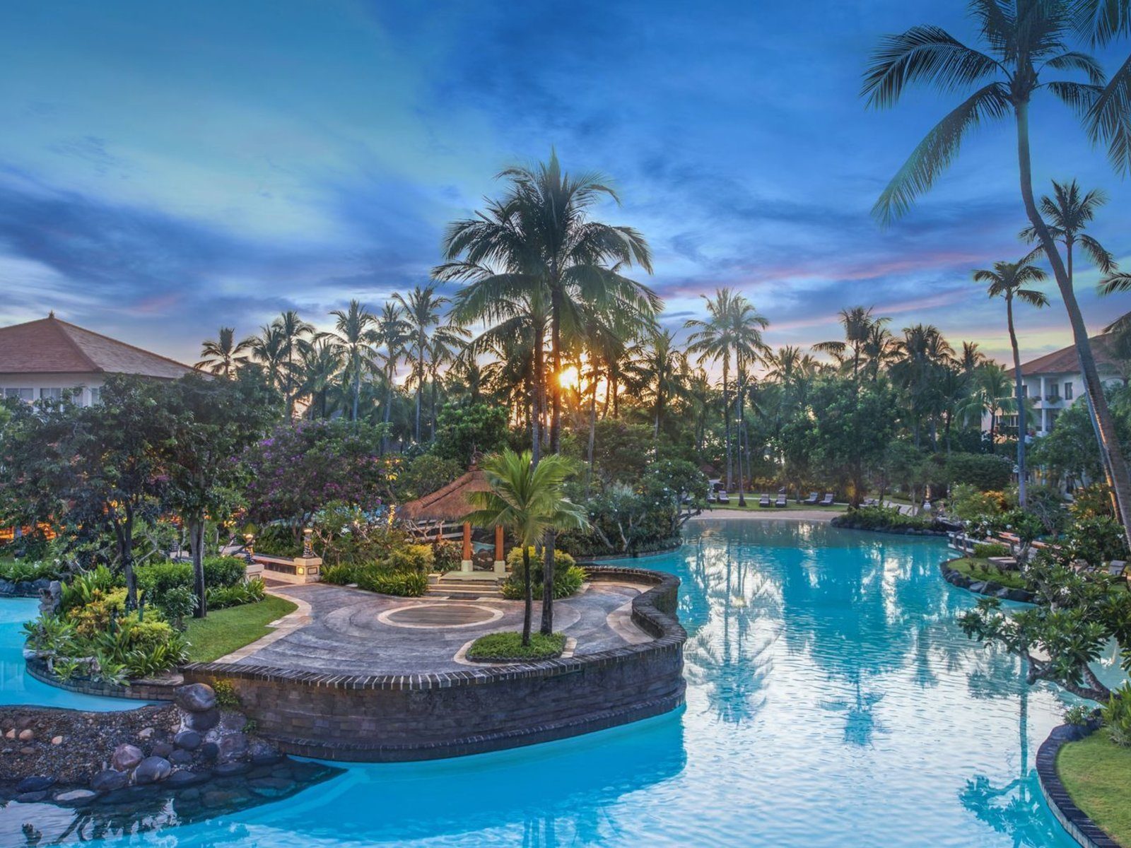 Почивка Бали в The Laguna a Luxury Collection pool