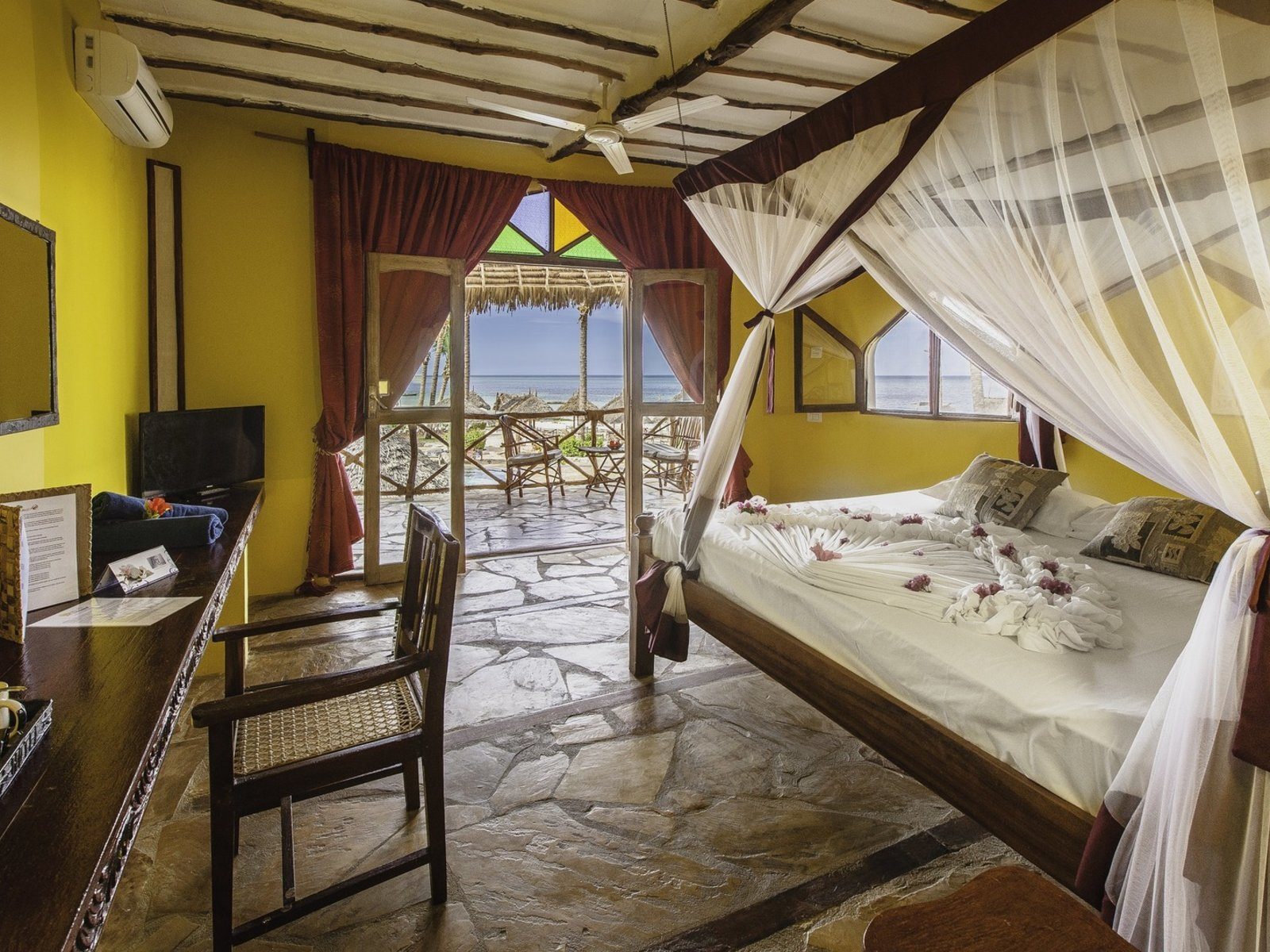 Почивка Занзибар в Waridi Beach Resort and Spa bungalow room sea view