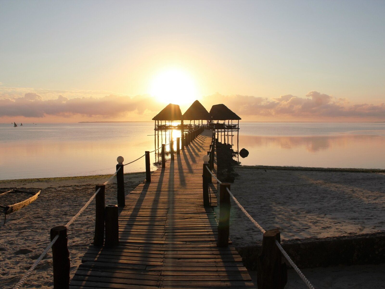 Почивка Занзибар в Zanzibar Bay Jetty BarResort