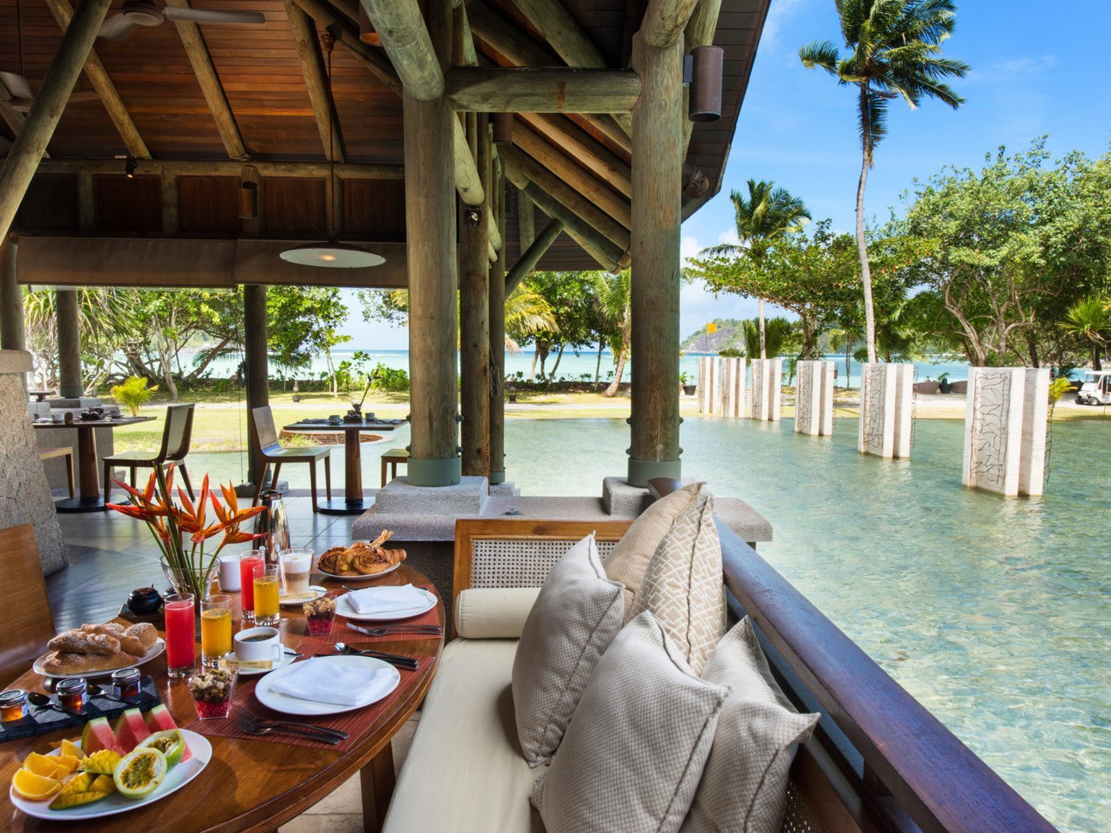 Почивка на Сейшелите в Constance Ephelia Seychelles ресторант Коросол