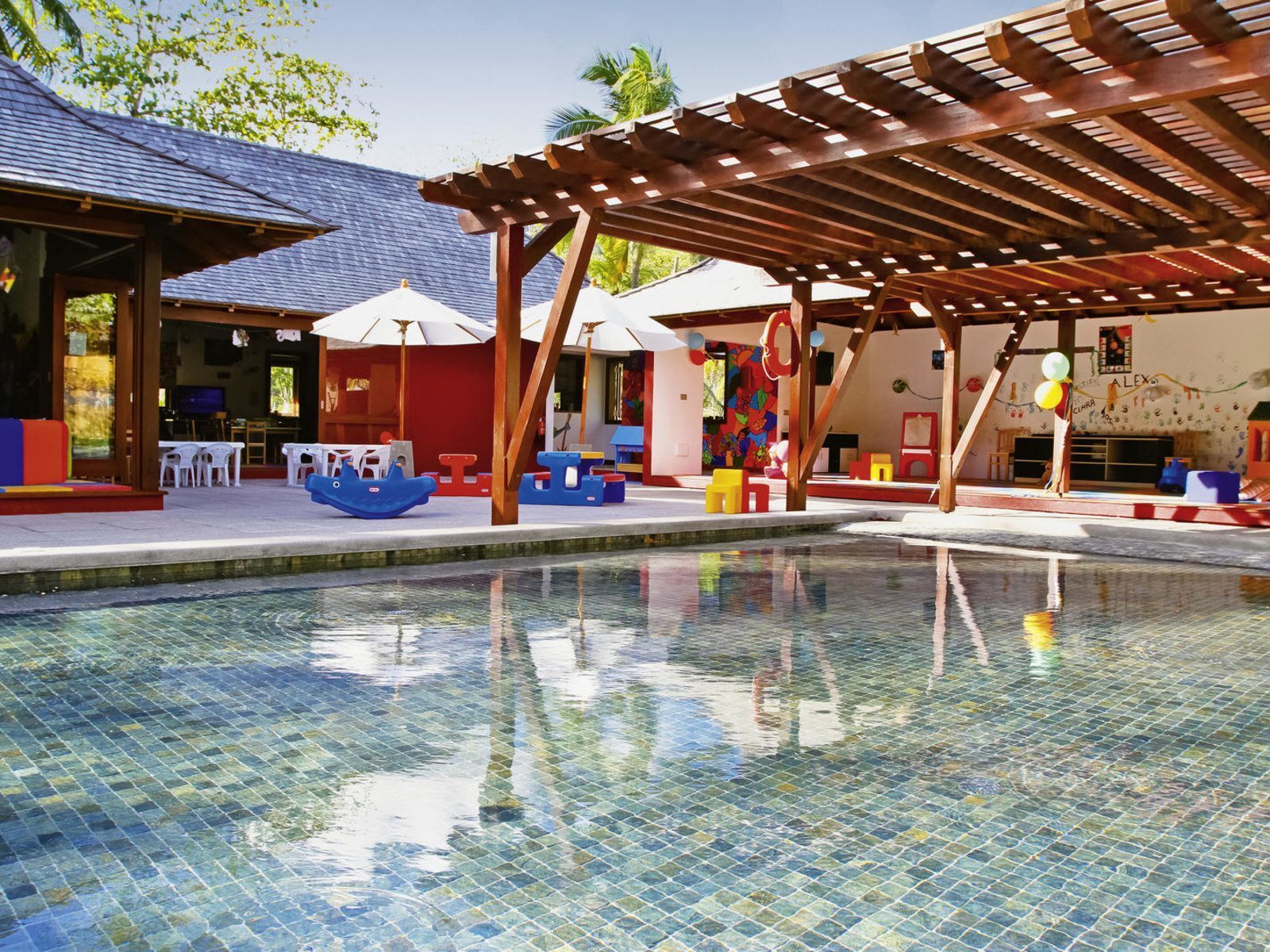 Почивка на Сейшелите в Constance Ephelia Seychelles детски басейн