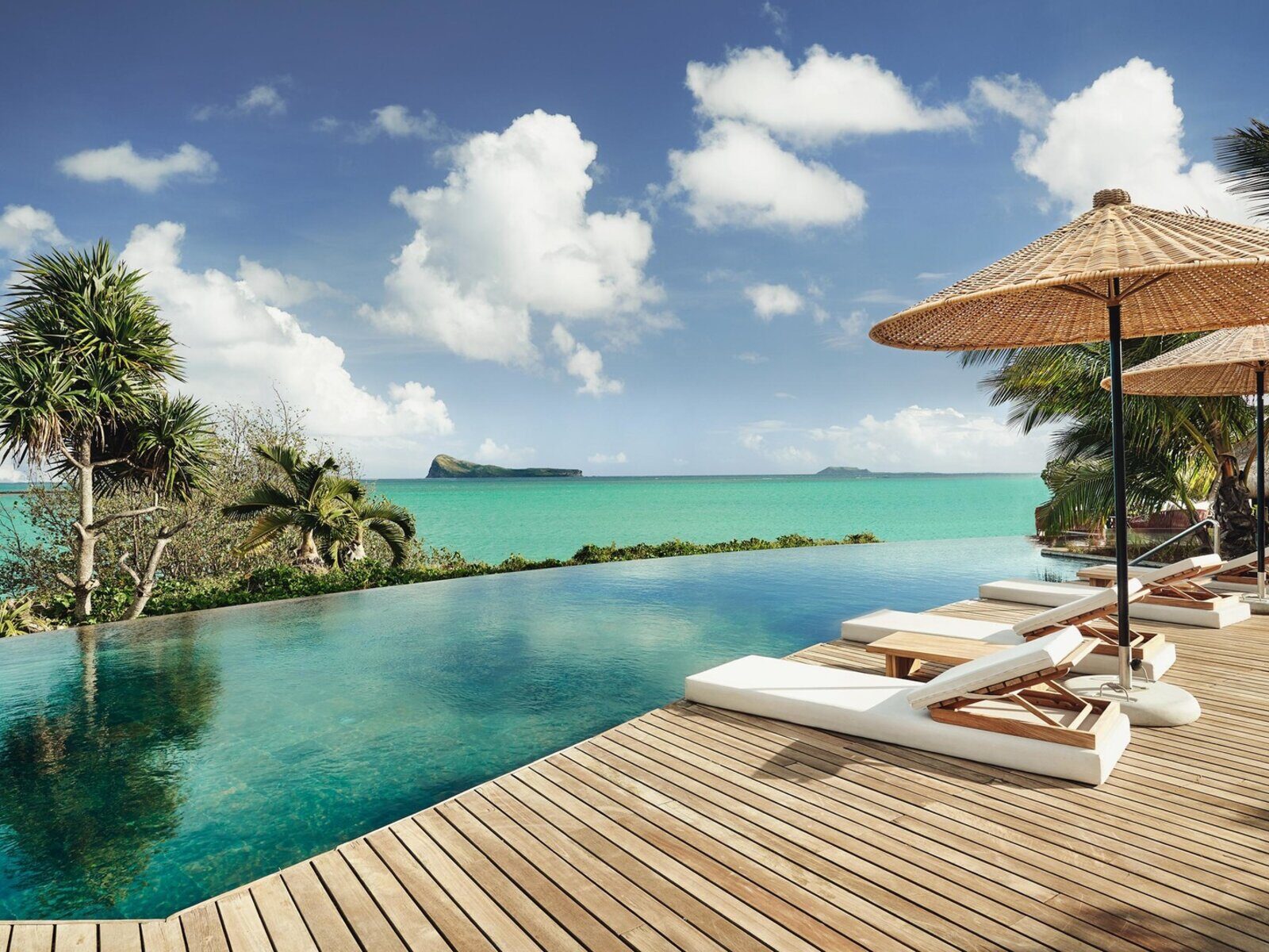 Почивка Мавриций в Paradise Cove Boutique Hotel басейн инфинити