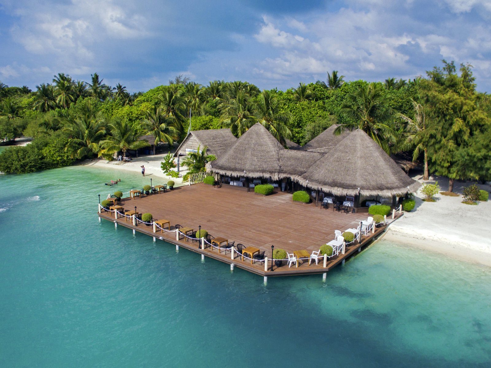 Почивка Малдиви в Adaaran Hudhuranfushi beach