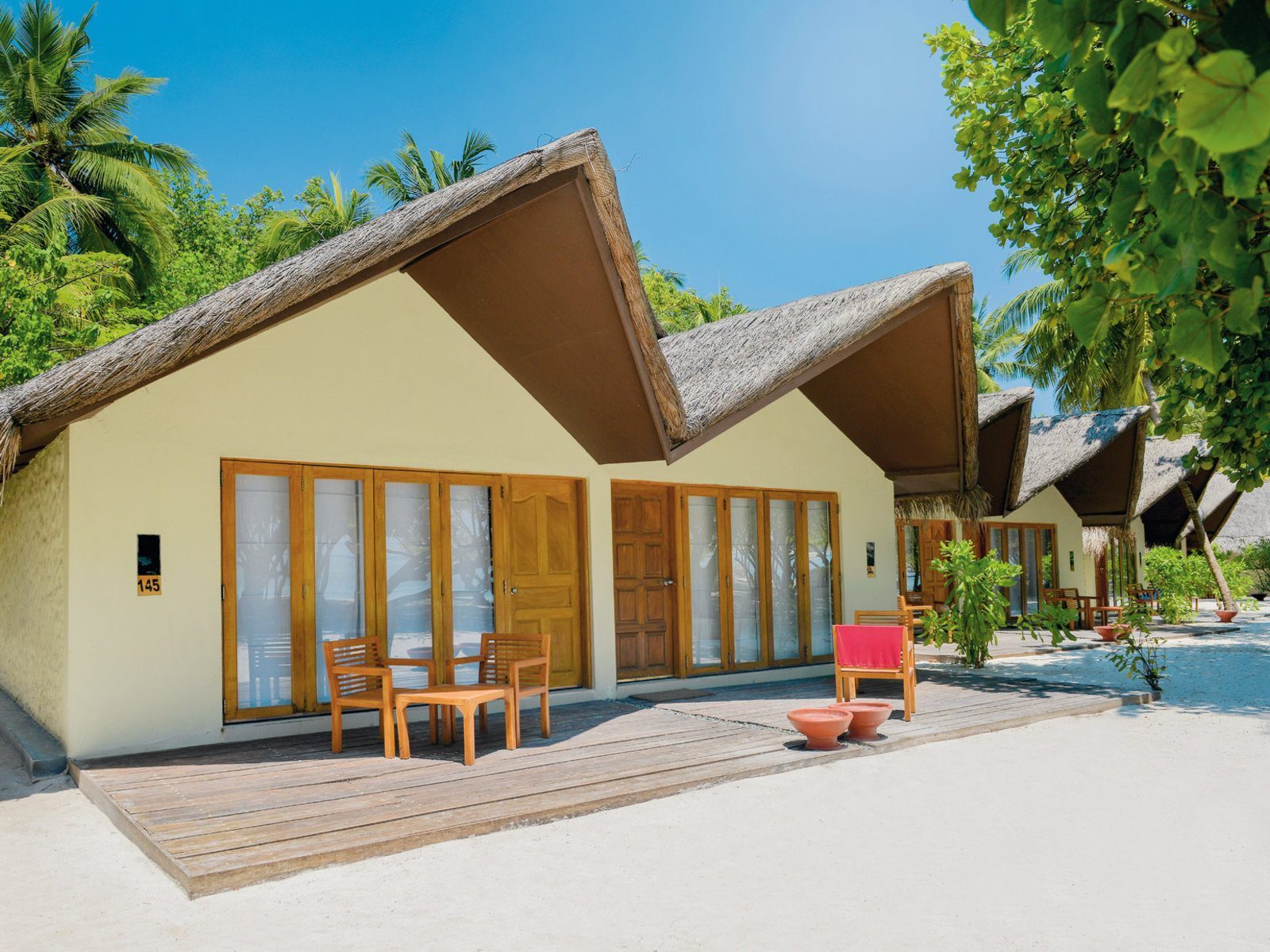 Почивка Малдиви в Adaaran Hudhuranfushi beach villa