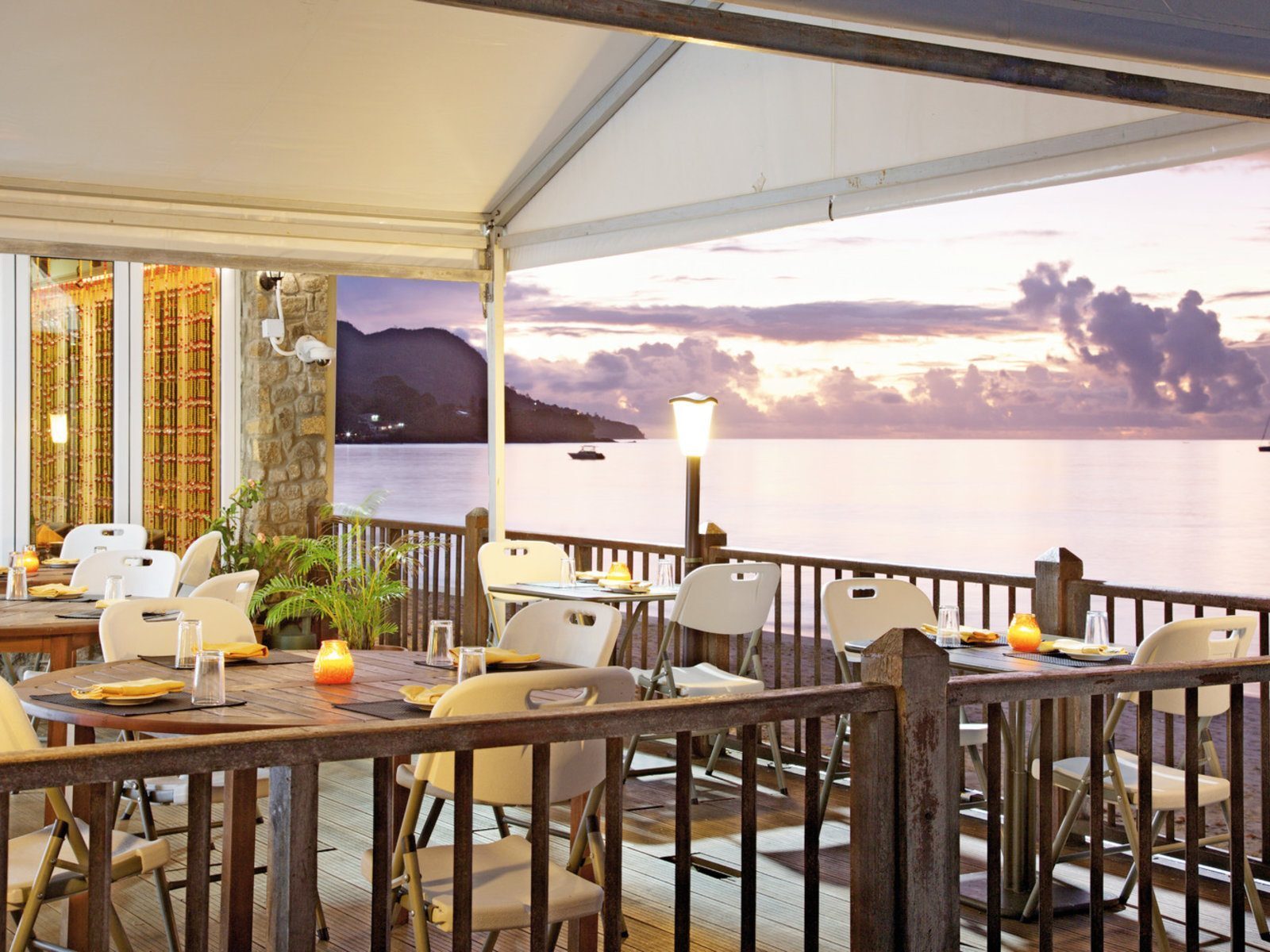 Почивка на Сейшелите в Coral Strand ресторант