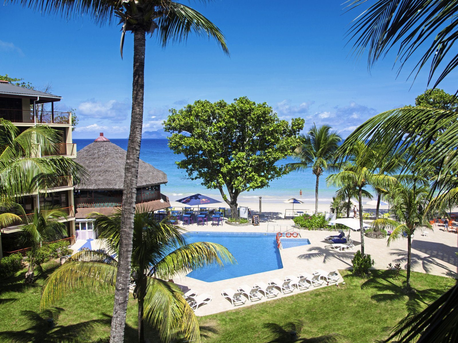 Почивка на Сейшелите в Coral Strand басейн