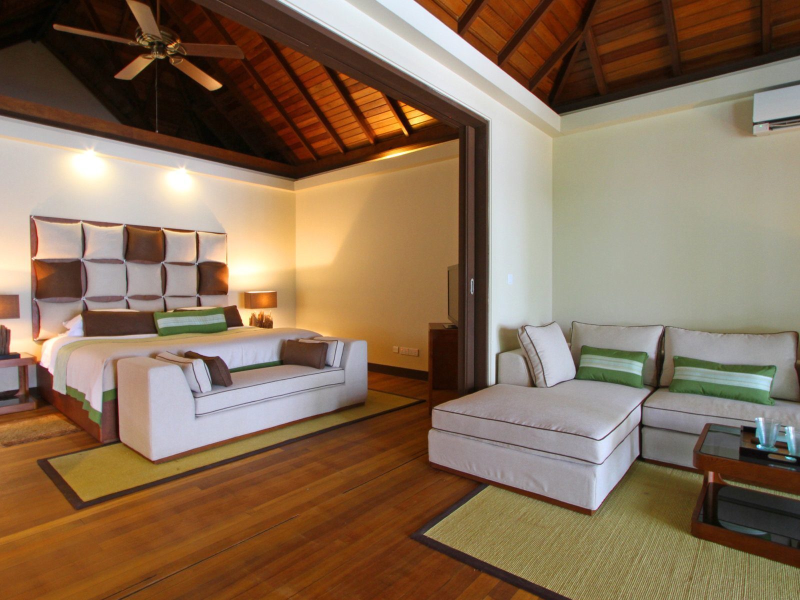 Почивка Малдиви Kurumba beach villa