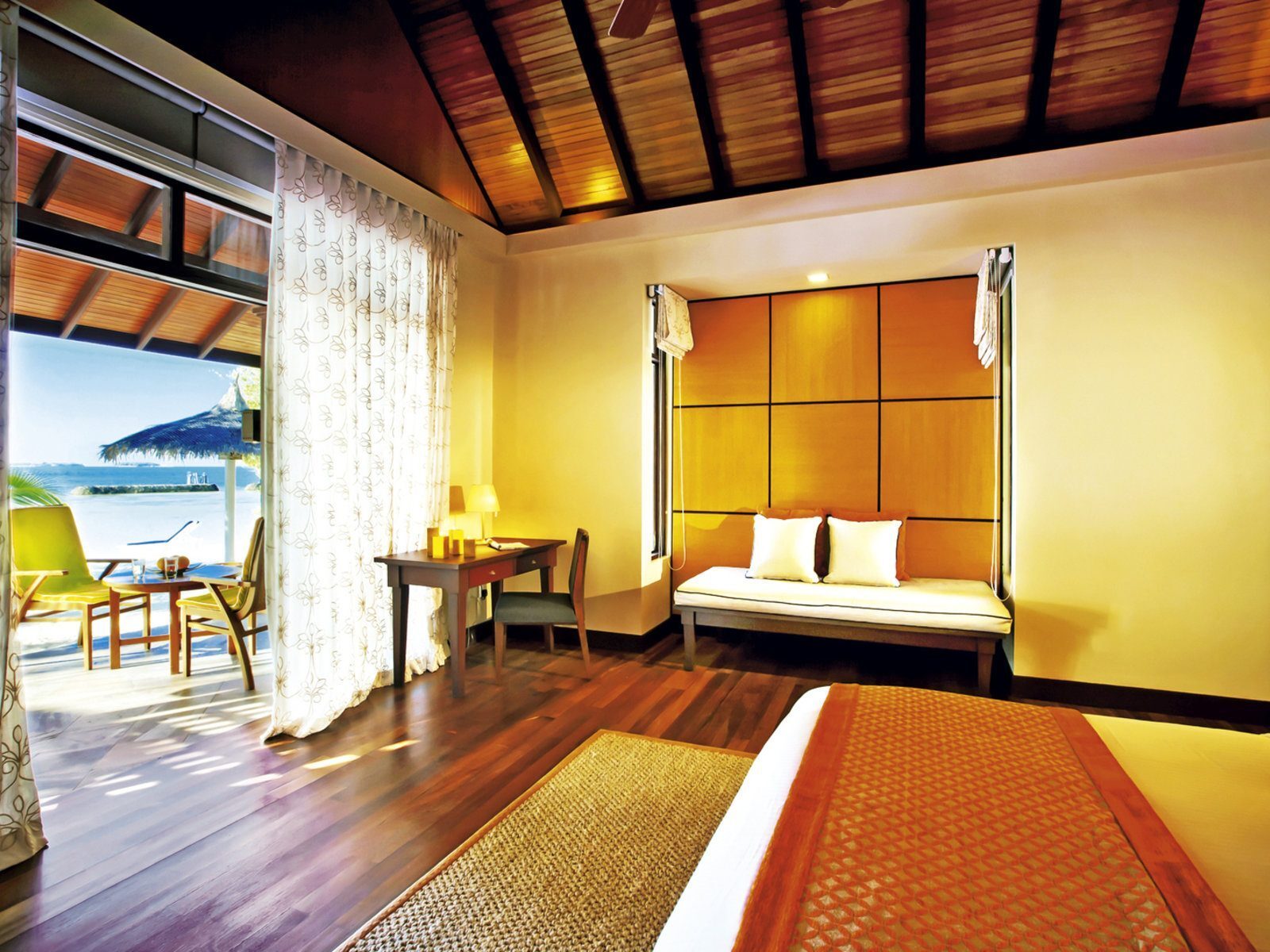 Почивка Малдиви Kurumba deluxe bungalow