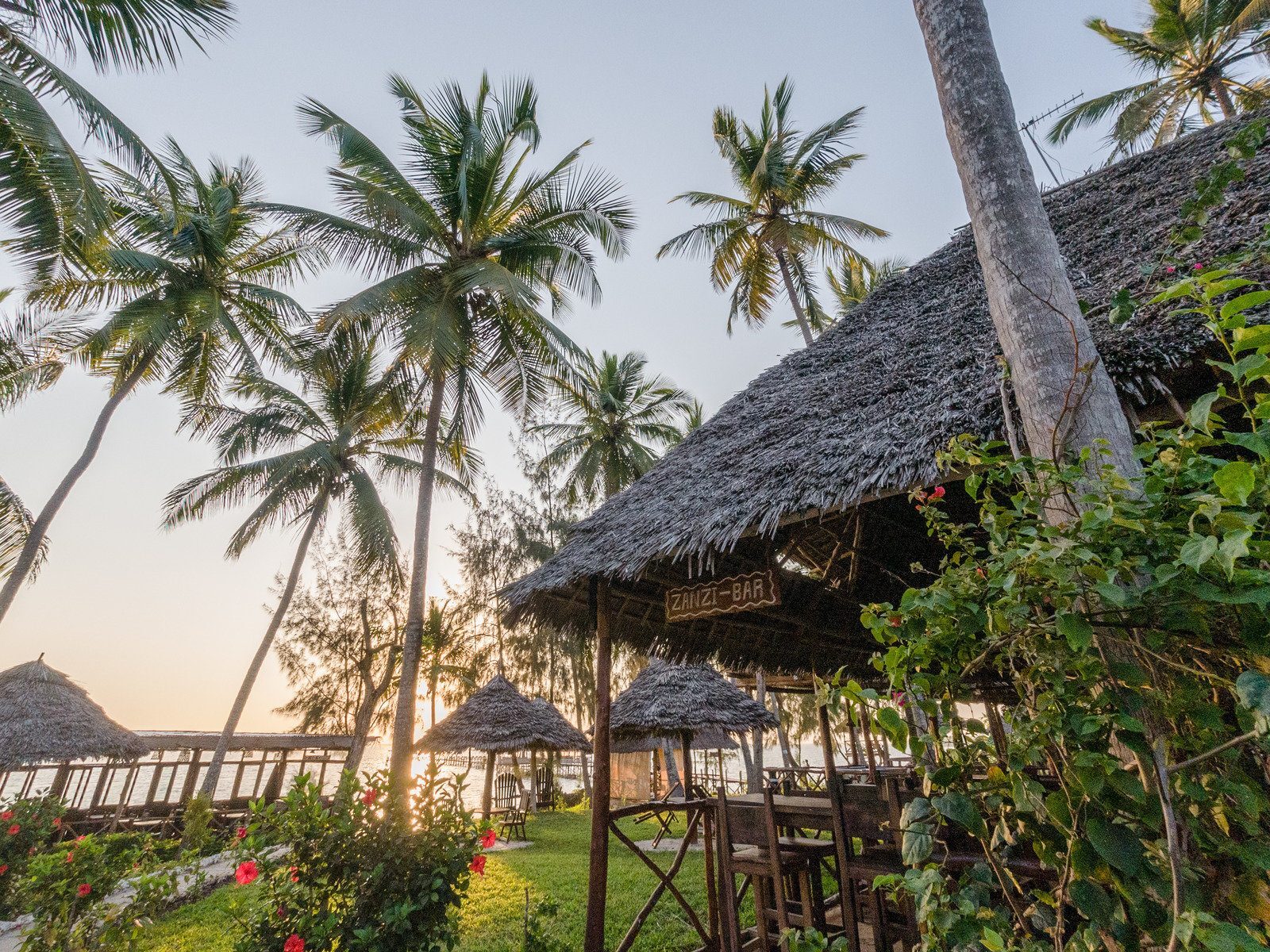 Почивка в Paradise Beach Resort бар