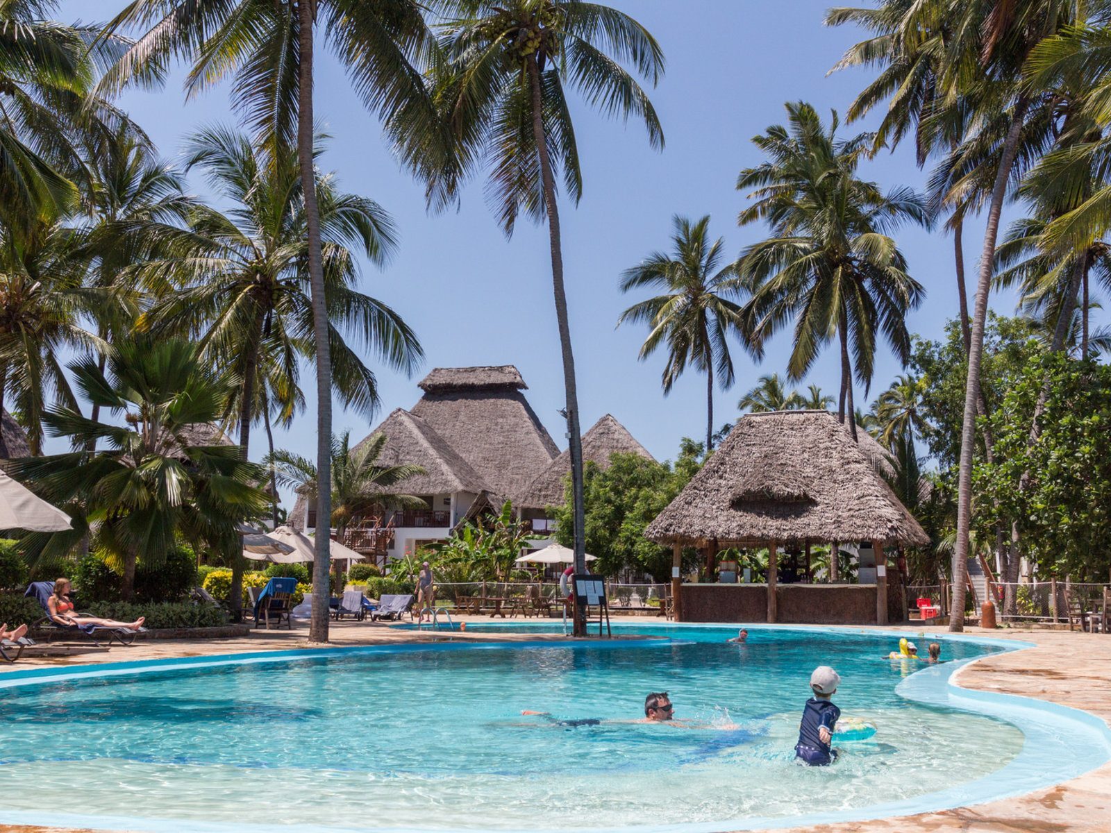 Почивка в Paradise Beach Resort pool