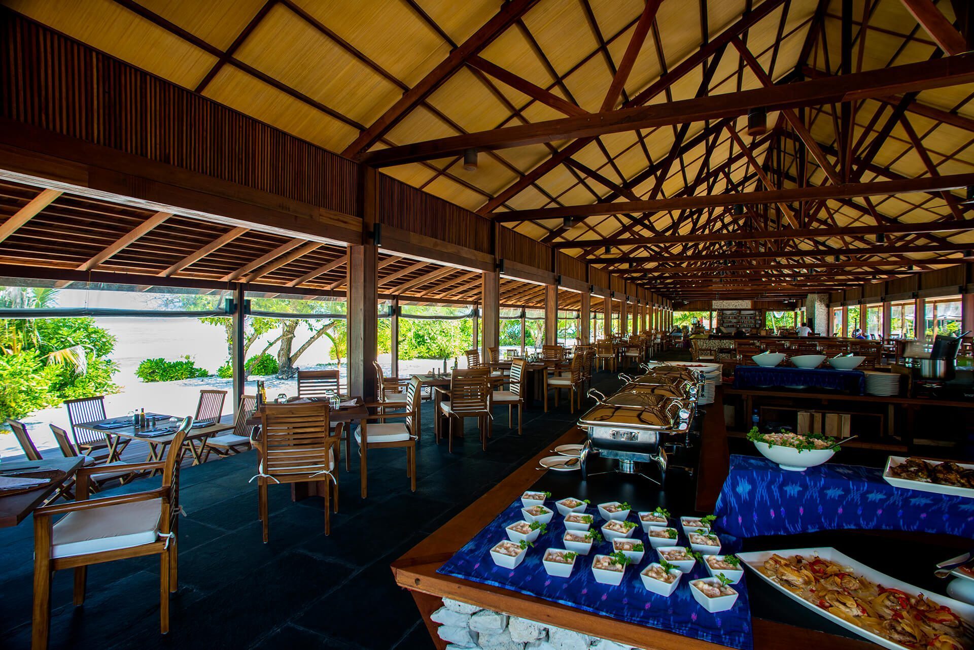 restorant v barefoot eco hotel