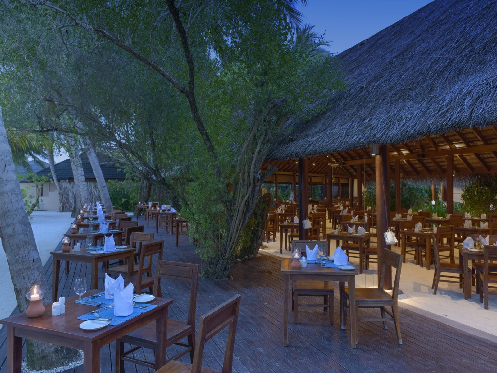 Почивка Малдиви в Summer Island Maldives samuga restaurant
