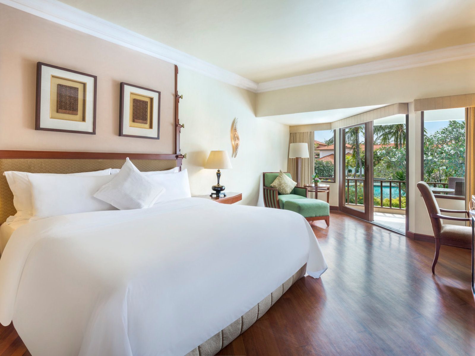 Почивка на Бали в The Laguna A Luxury Collection Bali deluxe lagoon room