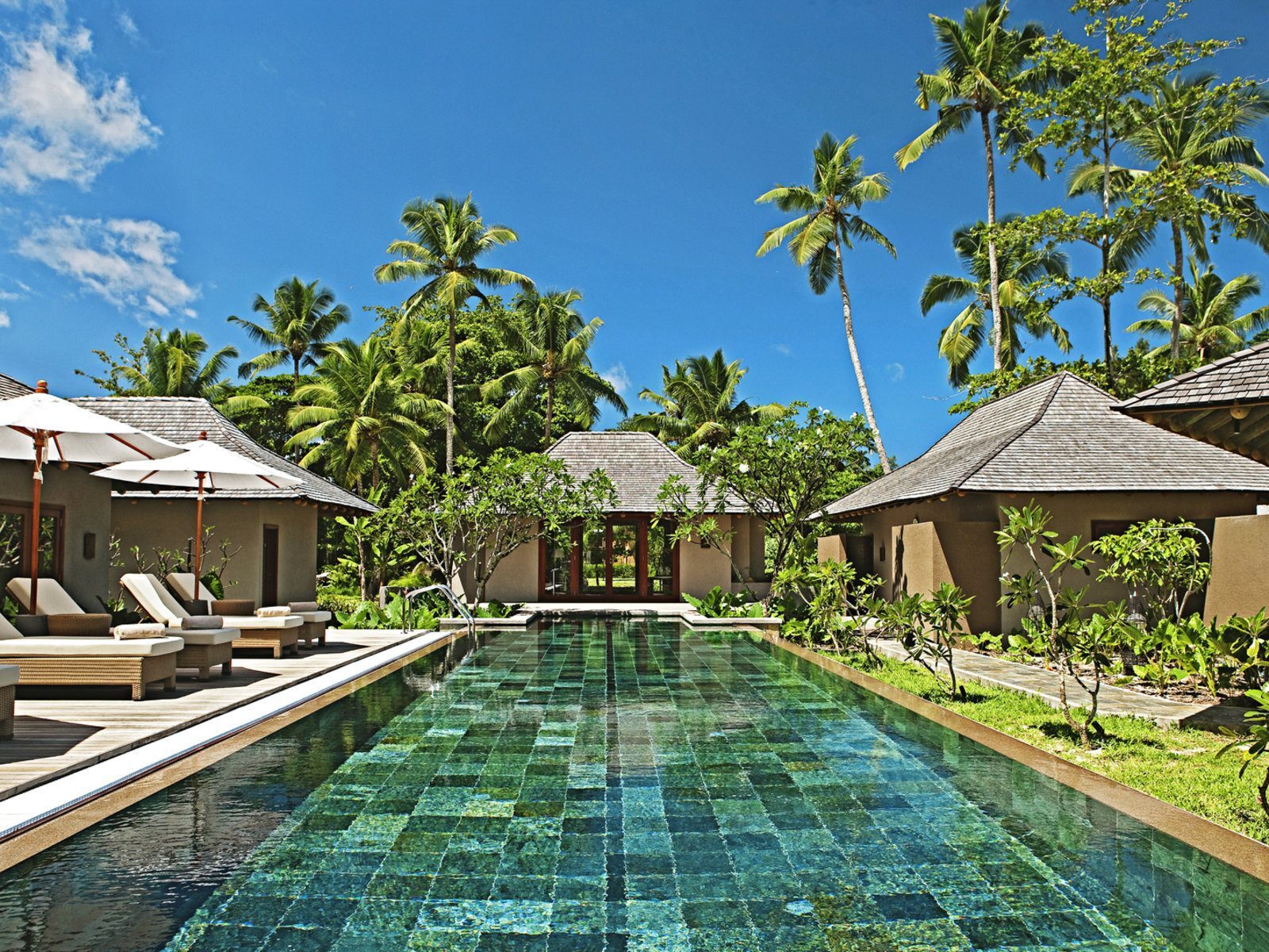 Почивка на Сейшелите в Constance Ephelia Seychelles фитнес