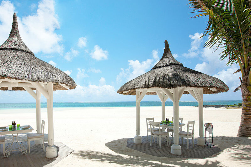 lux belle mare pool bar