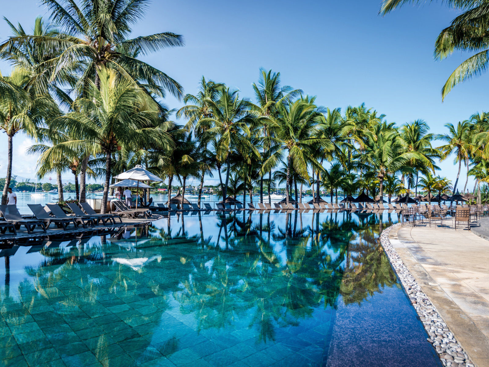 Почивка Мавриций Beachcomber Mauricia басейн