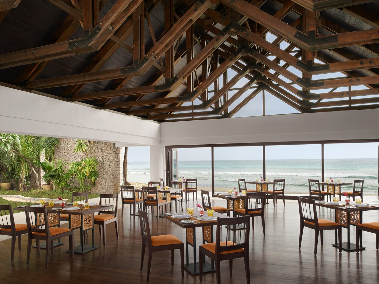 Почивка Сейшелите в Avani Seychelles Barbaron ресторант