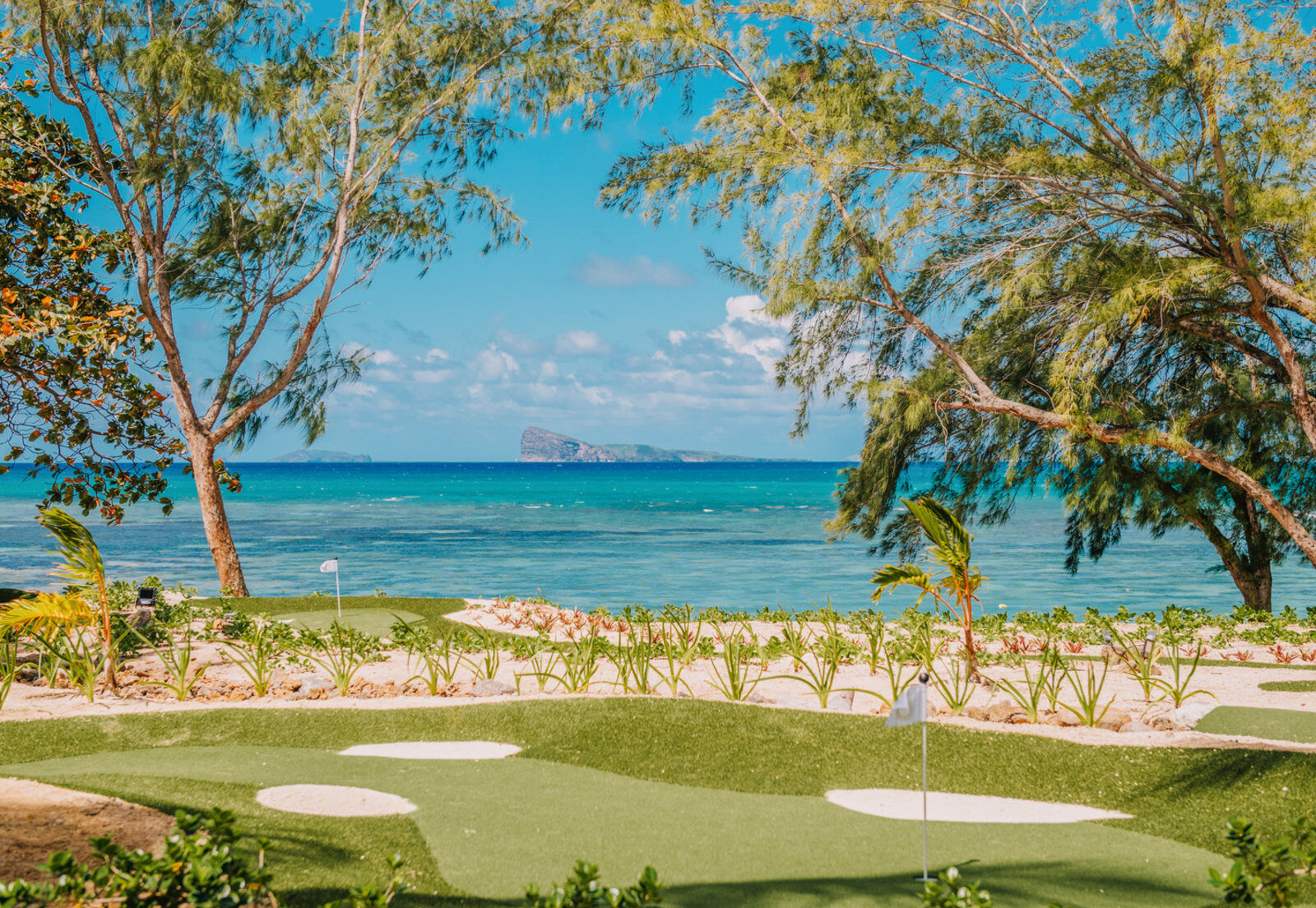 Почивка Мавриций в Canonnier Beachcomber golf