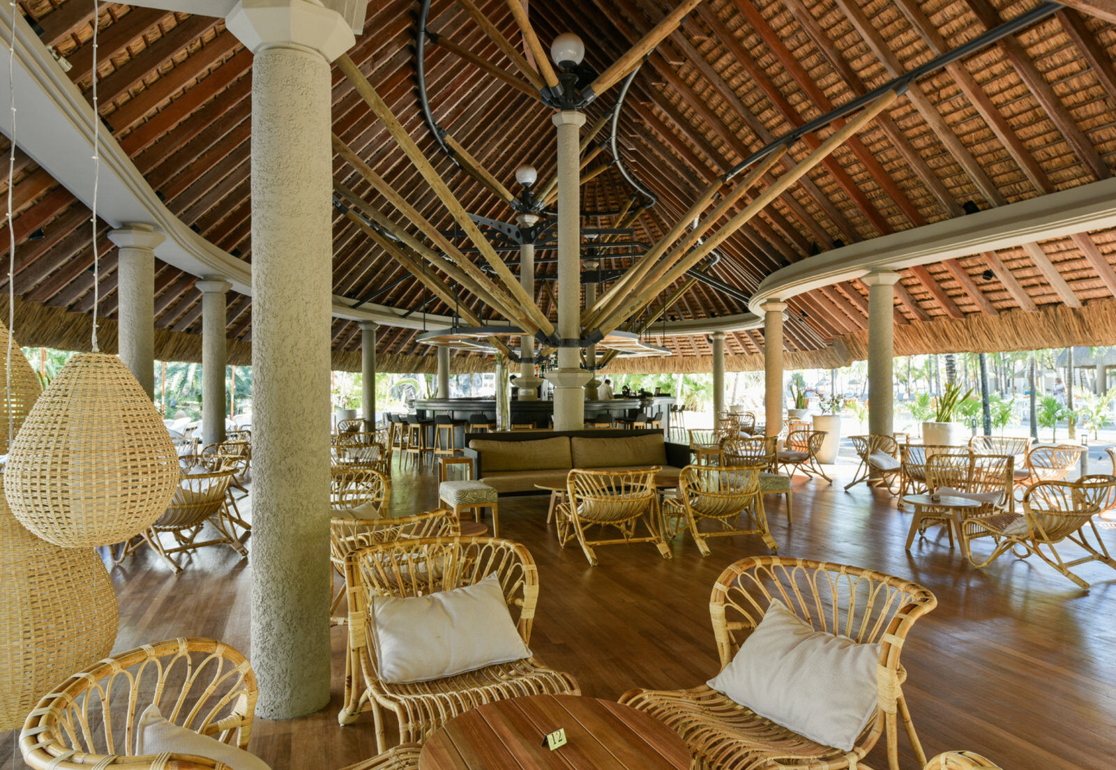 Почивка Мавриций в Canonnier Beachcomber Planteur bar