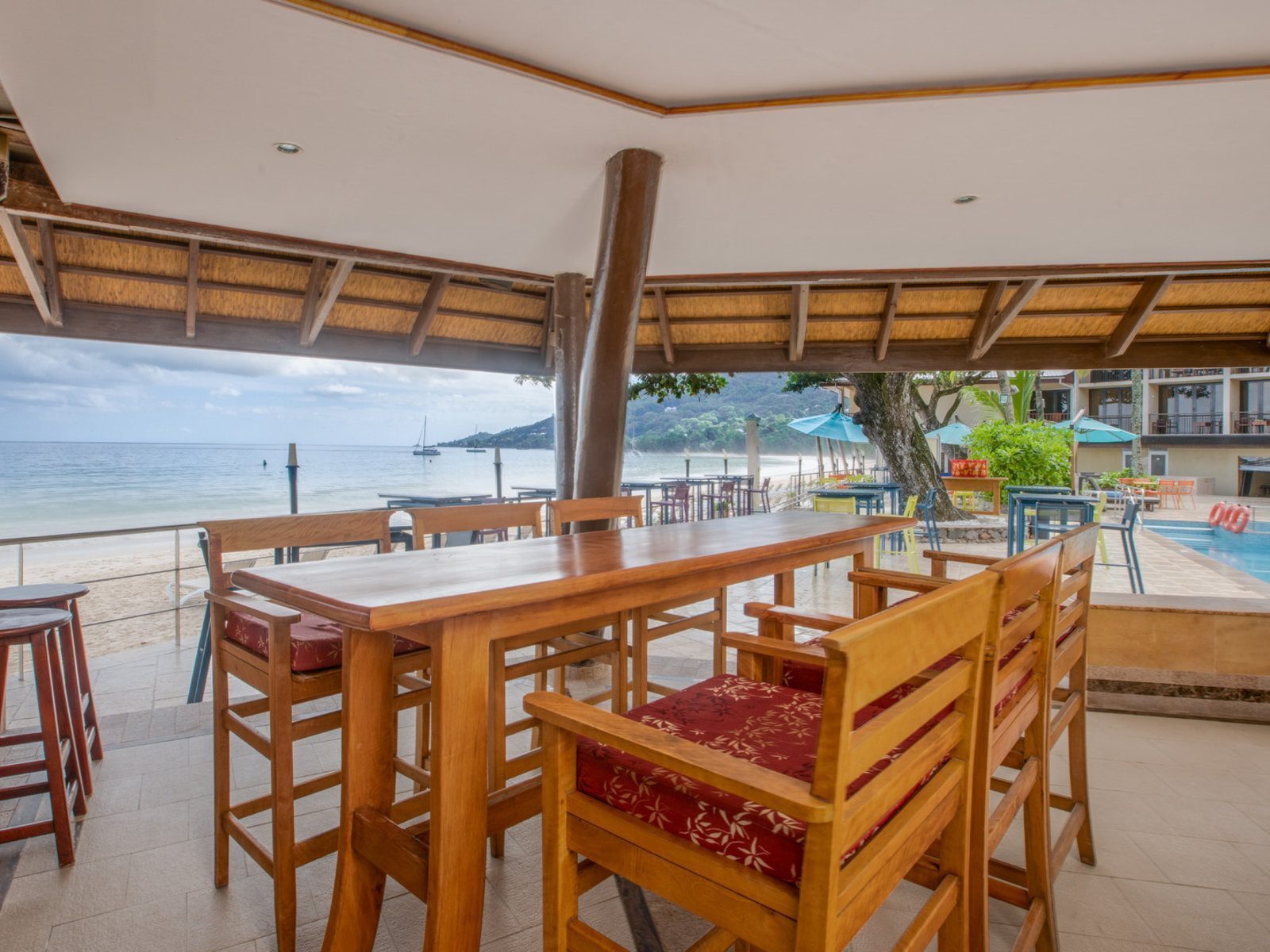 Почивка на Сейшелите в Coral Strand ресторант Coral Asia