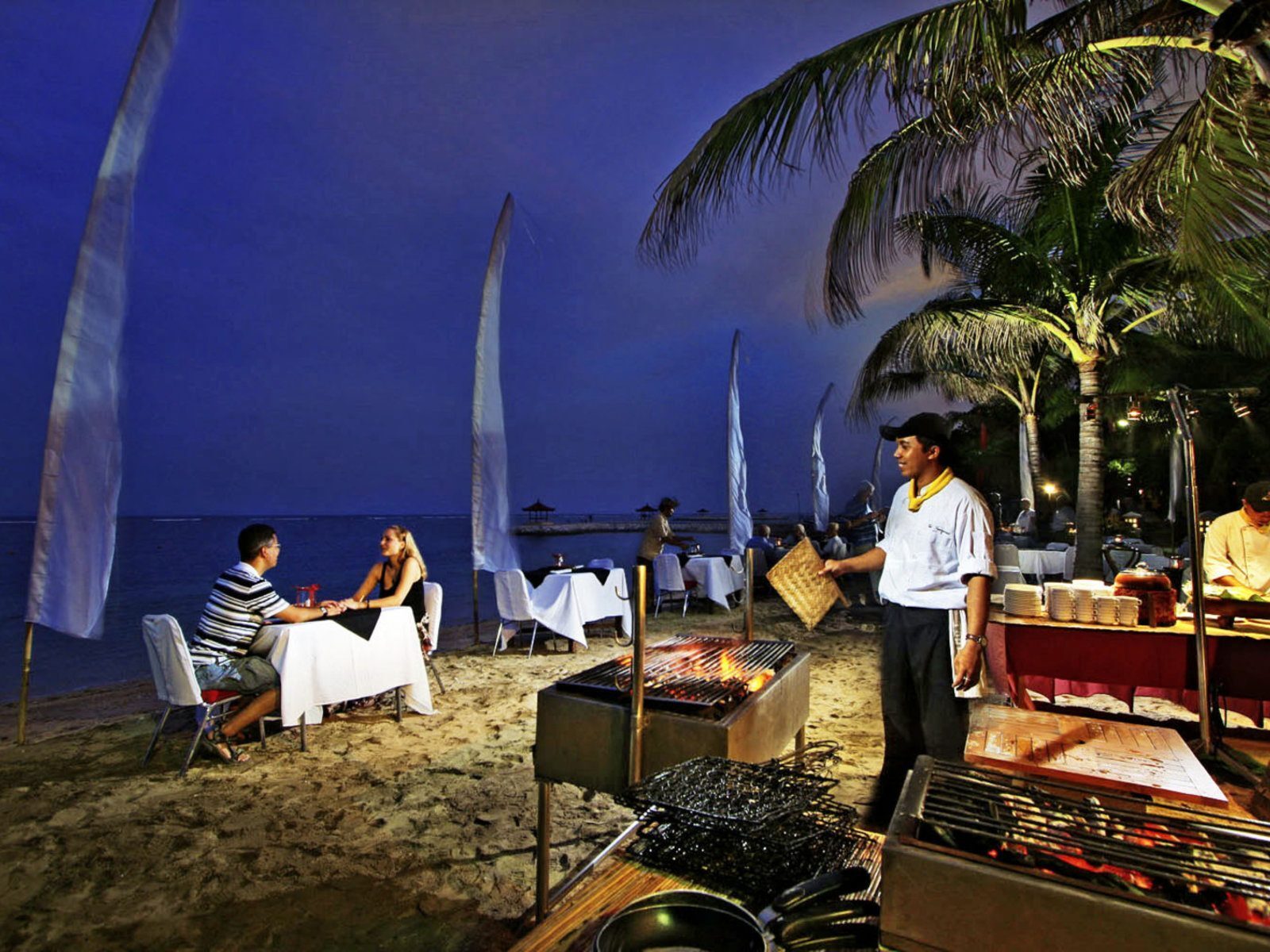 Почивка Бали в Griya Santrian restaurant Wantilan