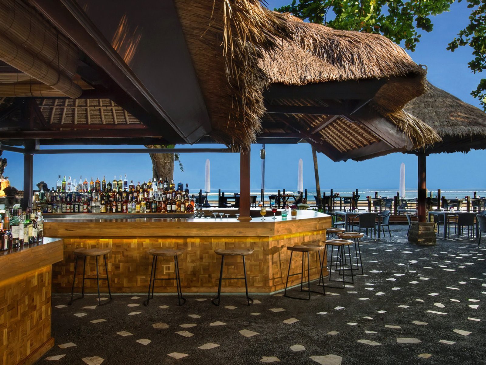 Почивка на Бали в Melia Bali бар