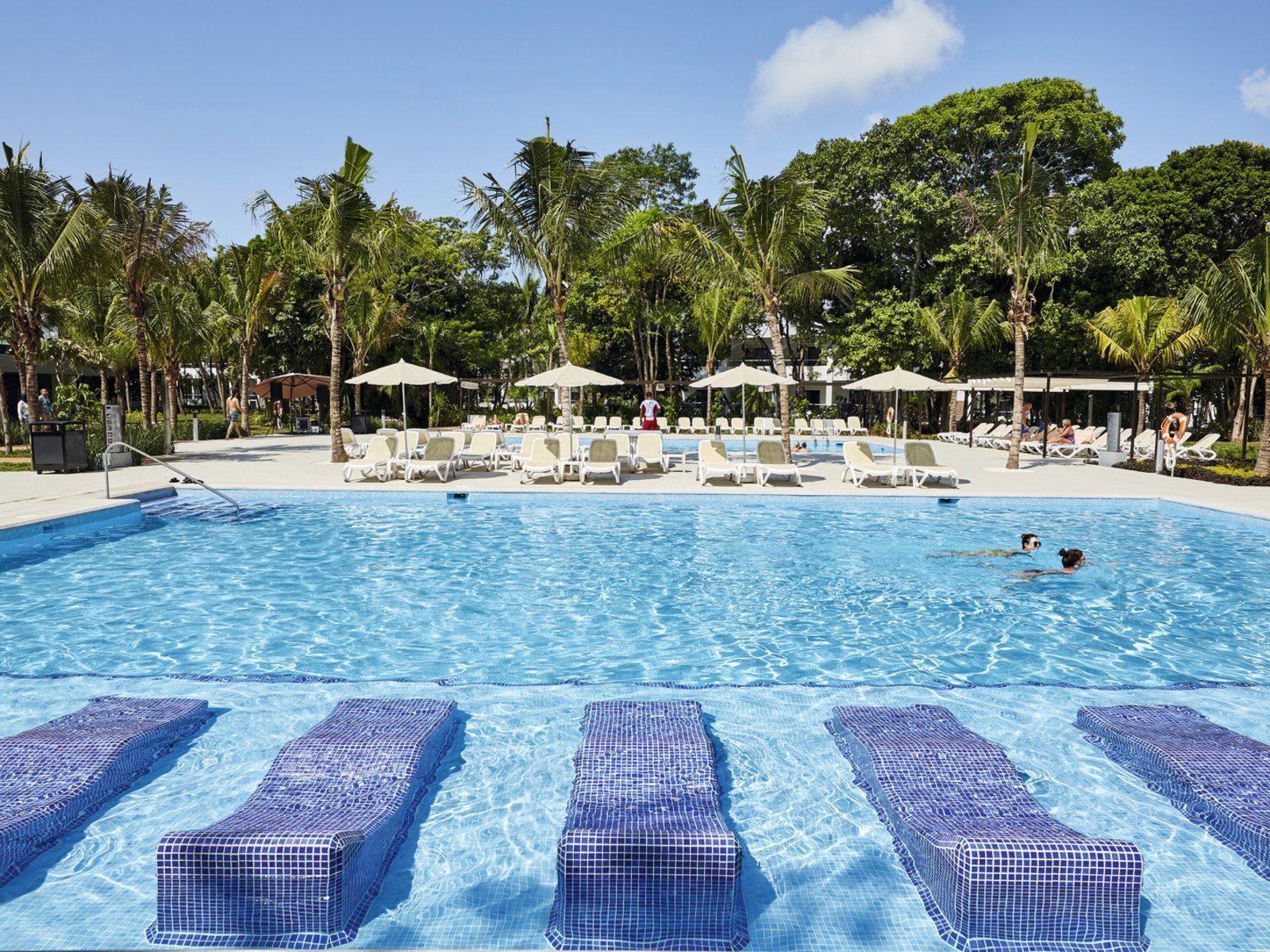 Почивка Канкун в Riu Tequila басейн